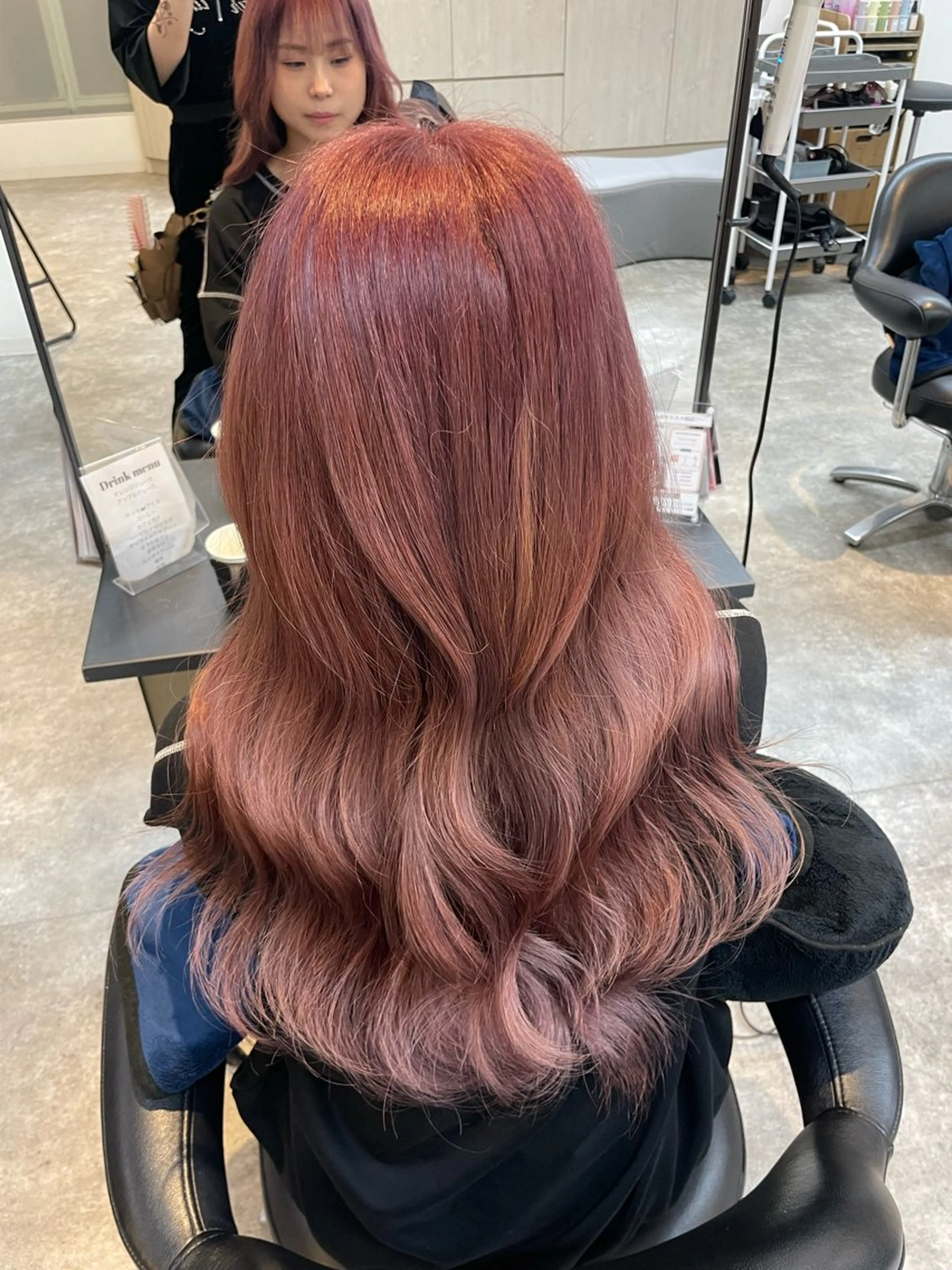 ロング カラー ピンクカラー レッドカラー 柳田 光のヘアスタイル