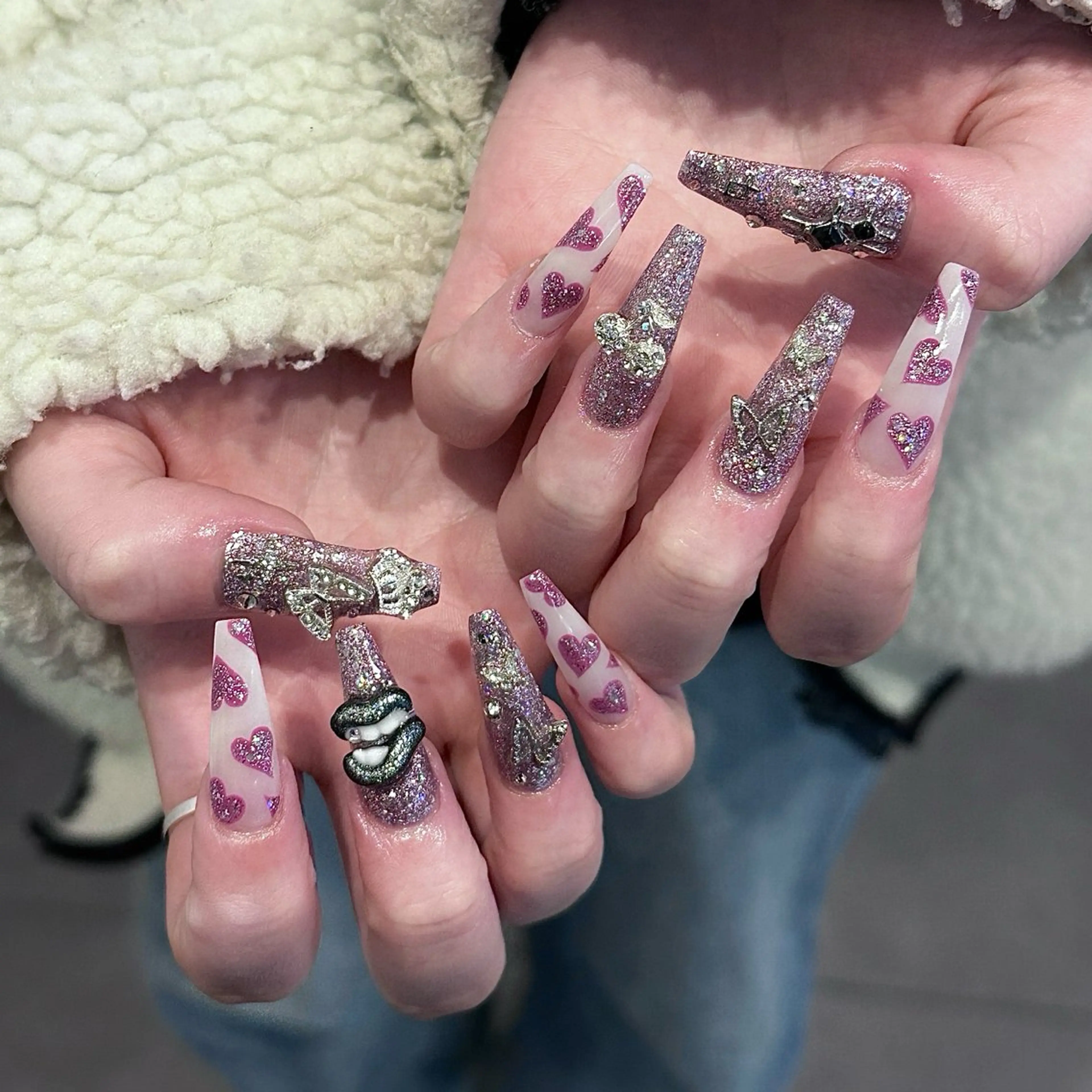 ネイル AIKO🐈‍⬛⭐︎ 大阪/y2k/個性派のネイルデザイン