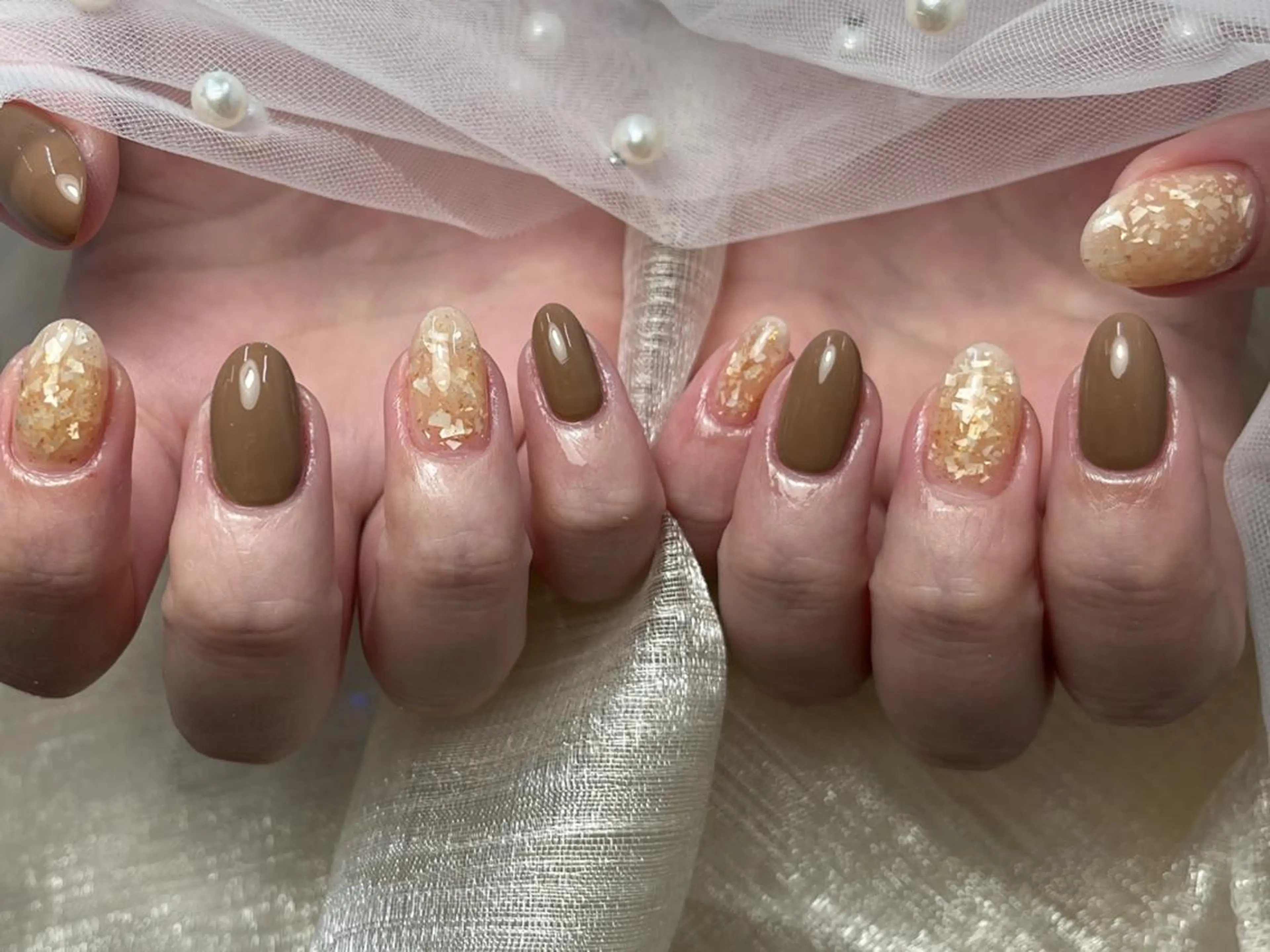 ネイル ブラウン ゴールド オフィスネイル ハンドネイル ToliyDeliy Nail Salonのネイルデザイン