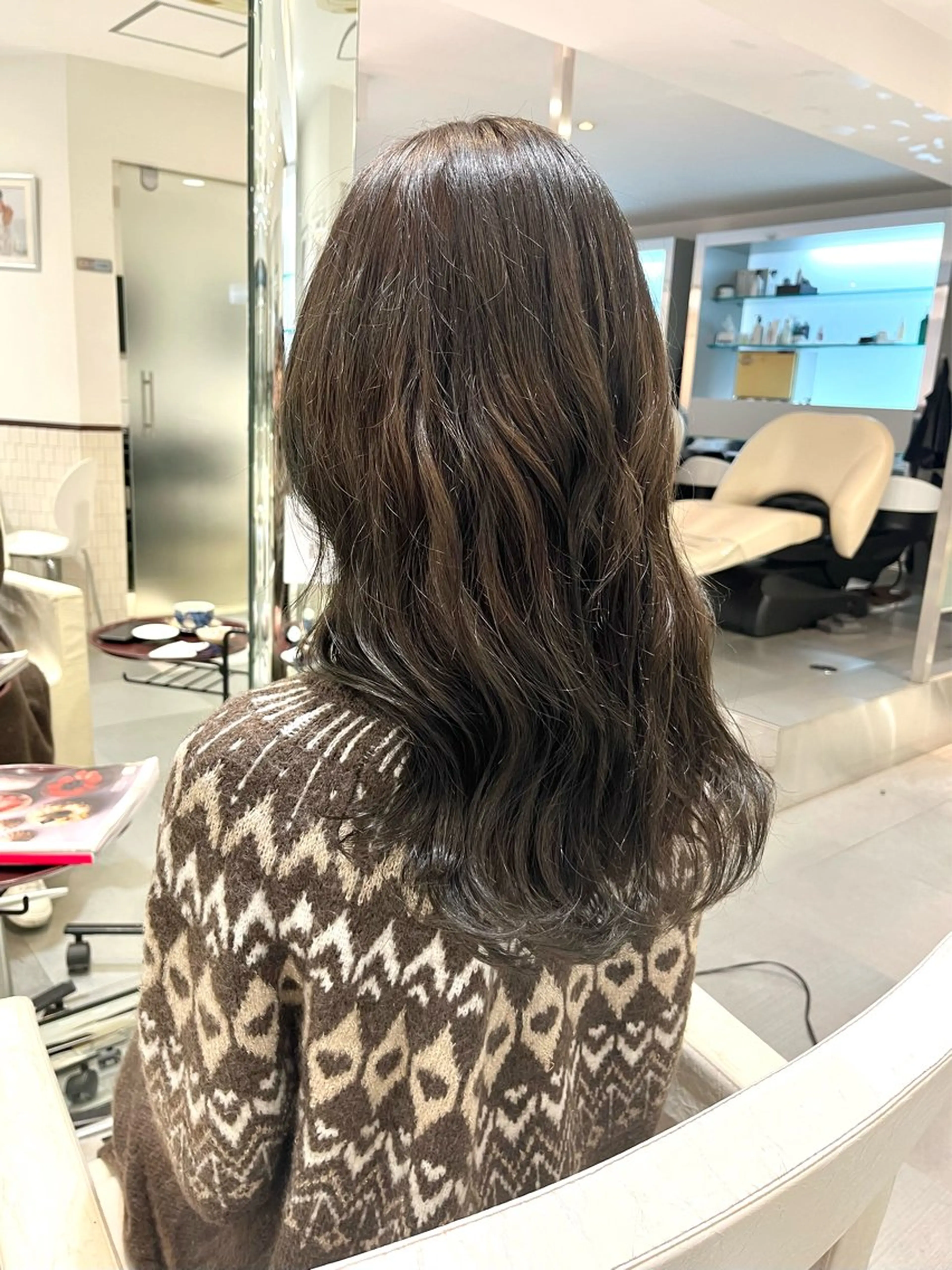 ロング カラー パーマ ベージュカラー オリーブベージュ カット ヘアカラー パーマ トリートメント コテ巻き風パーマ 藤澤　知彌のヘアスタイル