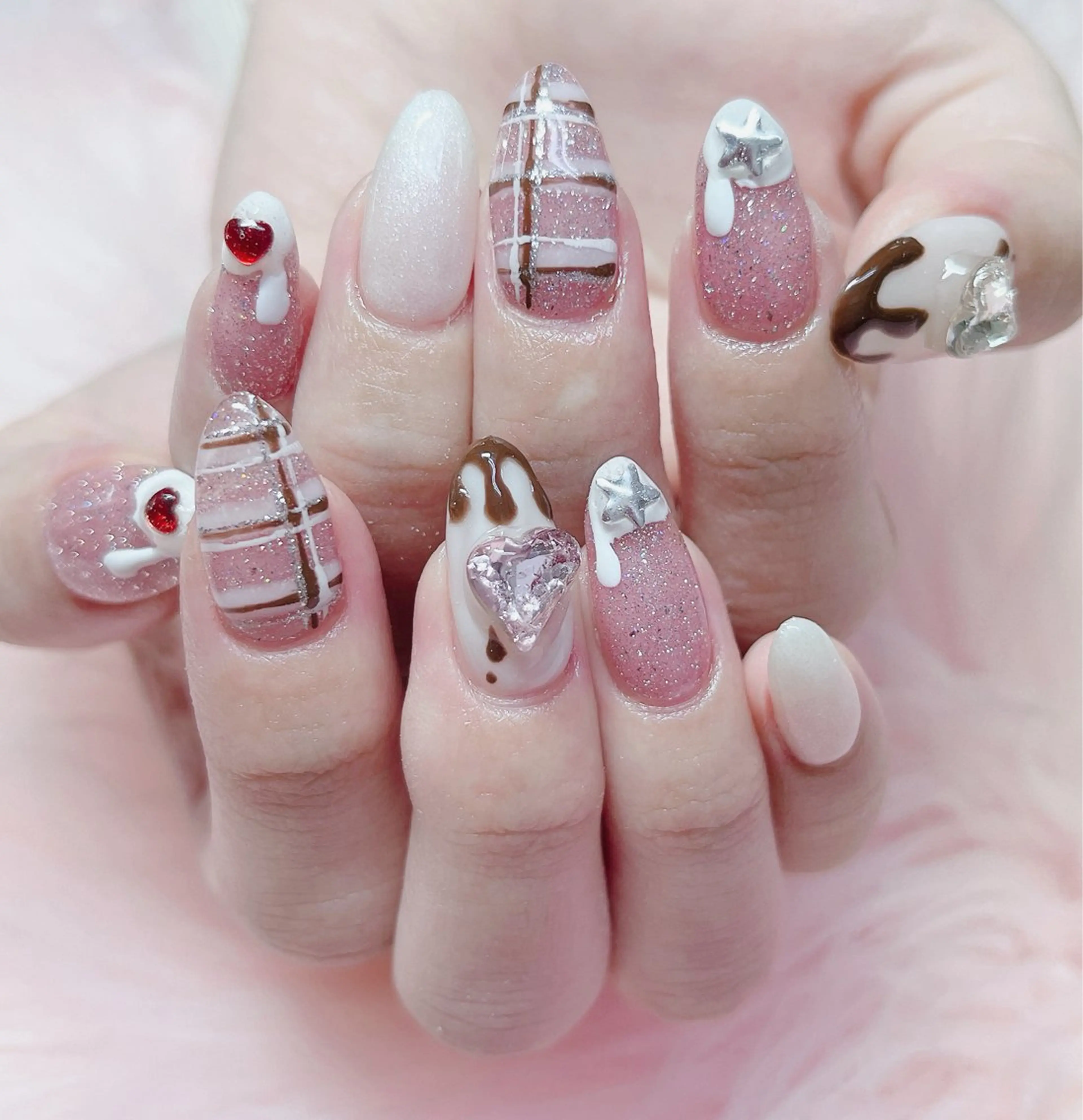 ネイル ハンドネイル MoonNail ユリ🌸のネイルデザイン