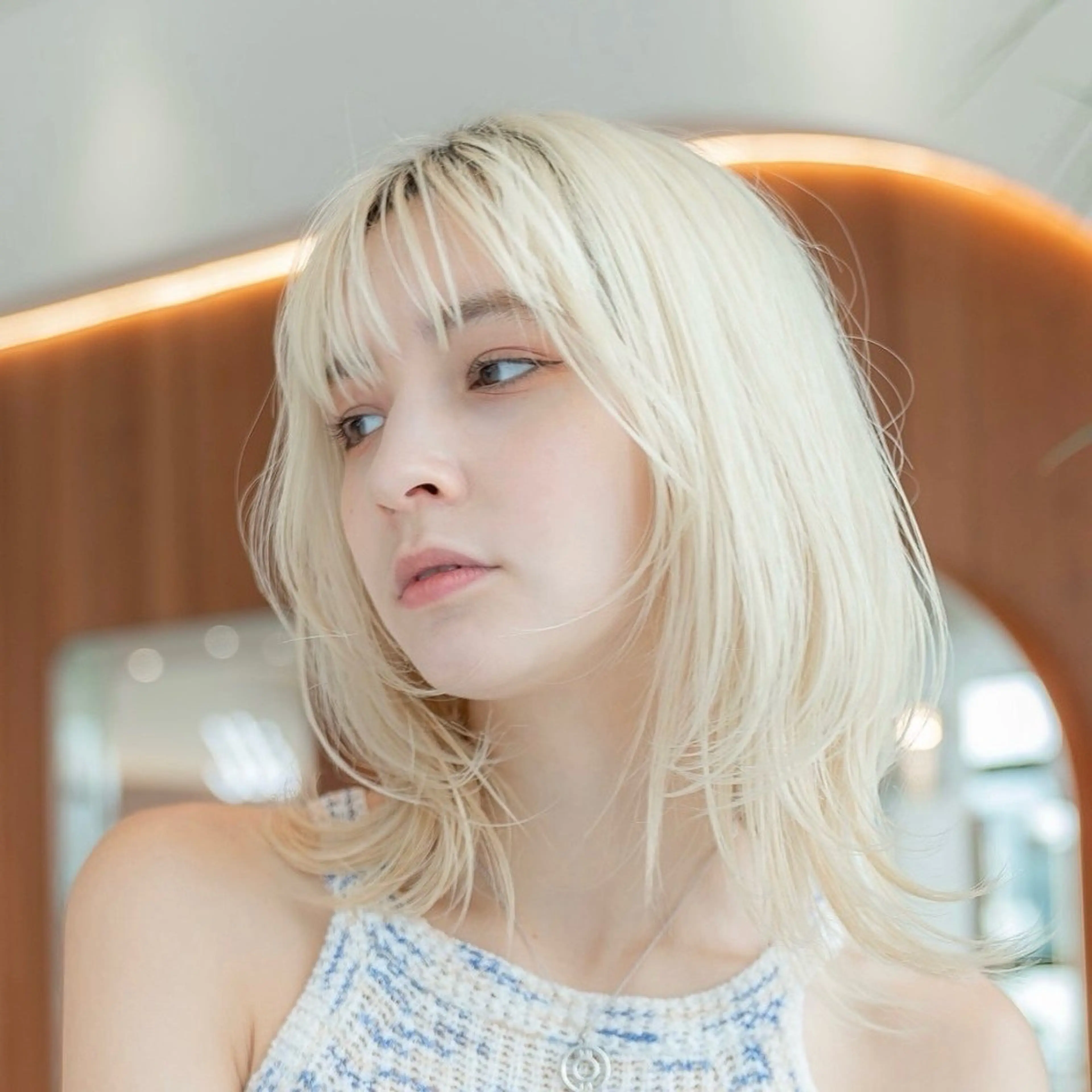 ミディアム カラー ベージュカラー ブリーチ ホワイトベージュ レイヤーカット ヘアカラー ブリーチカラー/渋谷 /髪質改善/shinのヘアスタイル