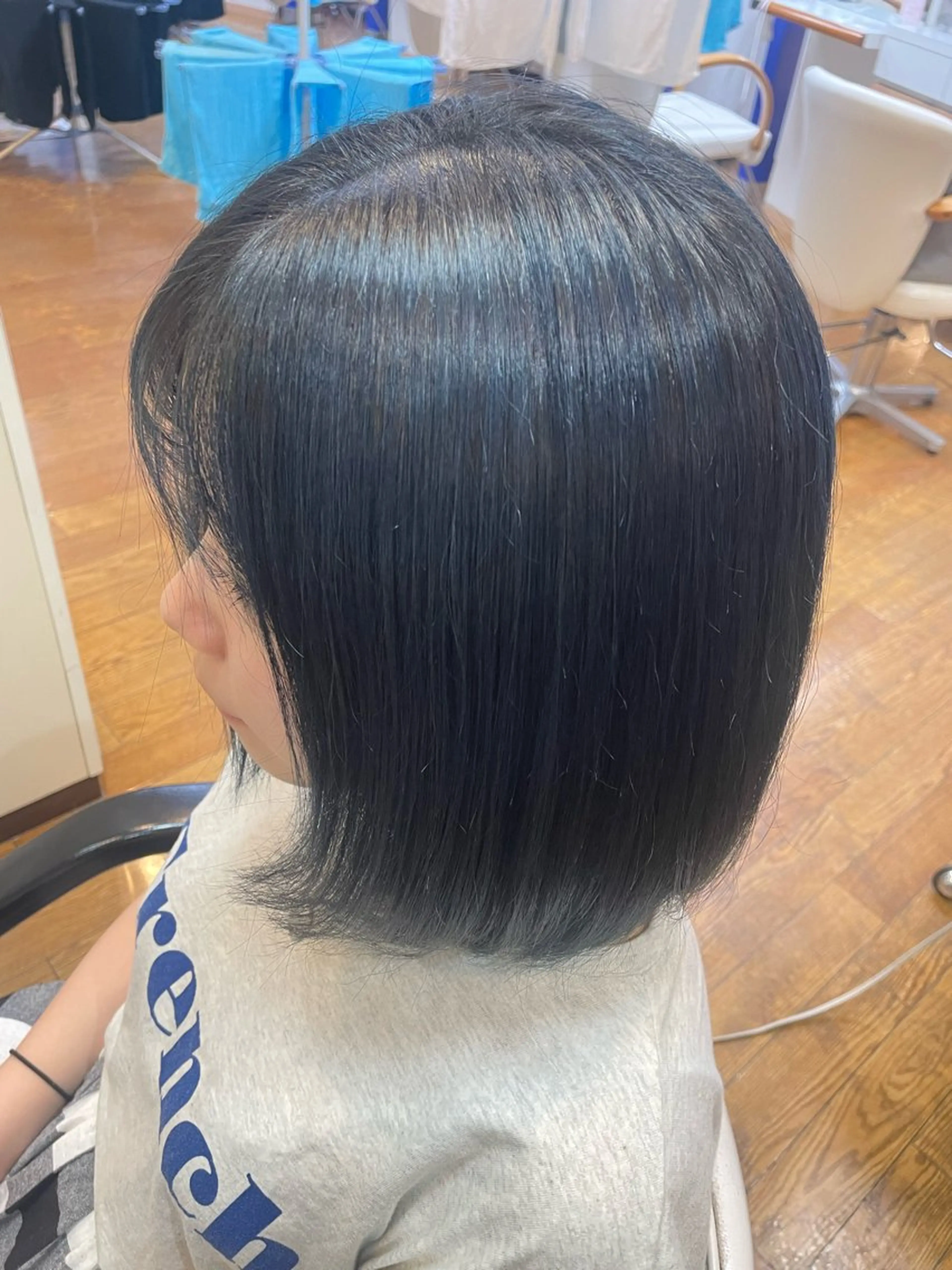 カラー 黒髪 ブルーカラー ブルーブラック 中田 渚のヘアスタイル