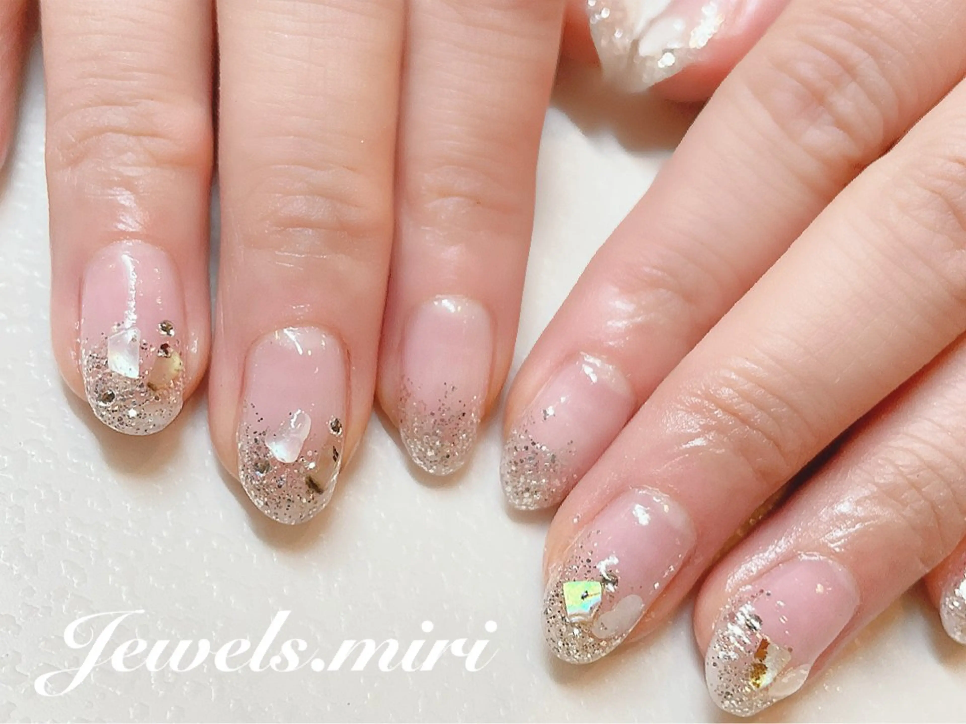 ネイル ゴールド ゴージャス グラデーション ラメ(グリッター) ラメグラデーション ネイルサロン Jewels Mのネイルデザイン