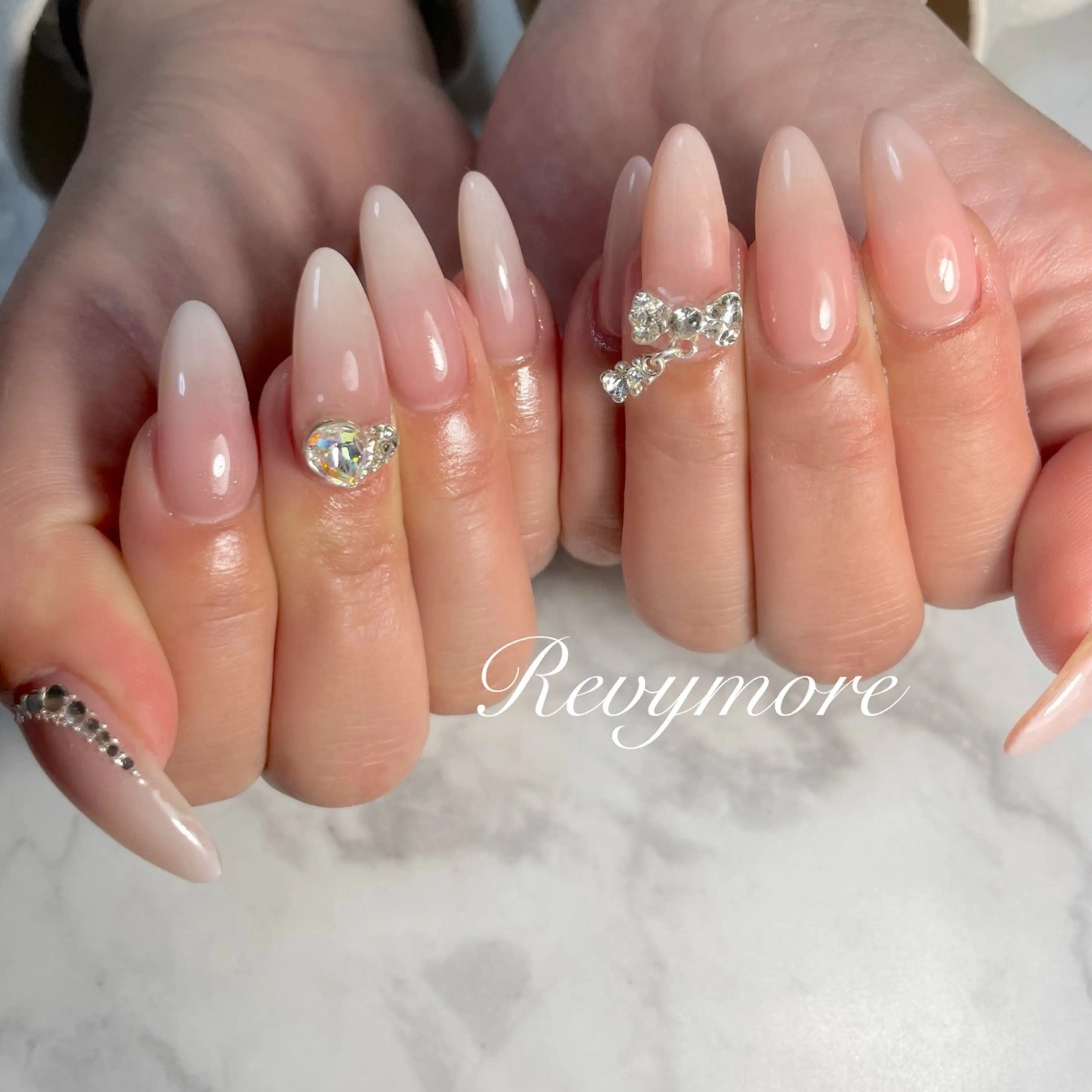 ネイル ジェルネイル 韓国ネイル ニュアンスネイル オフィスネイル シンプルネイル nail salon Revymoreのネイルデザイン
