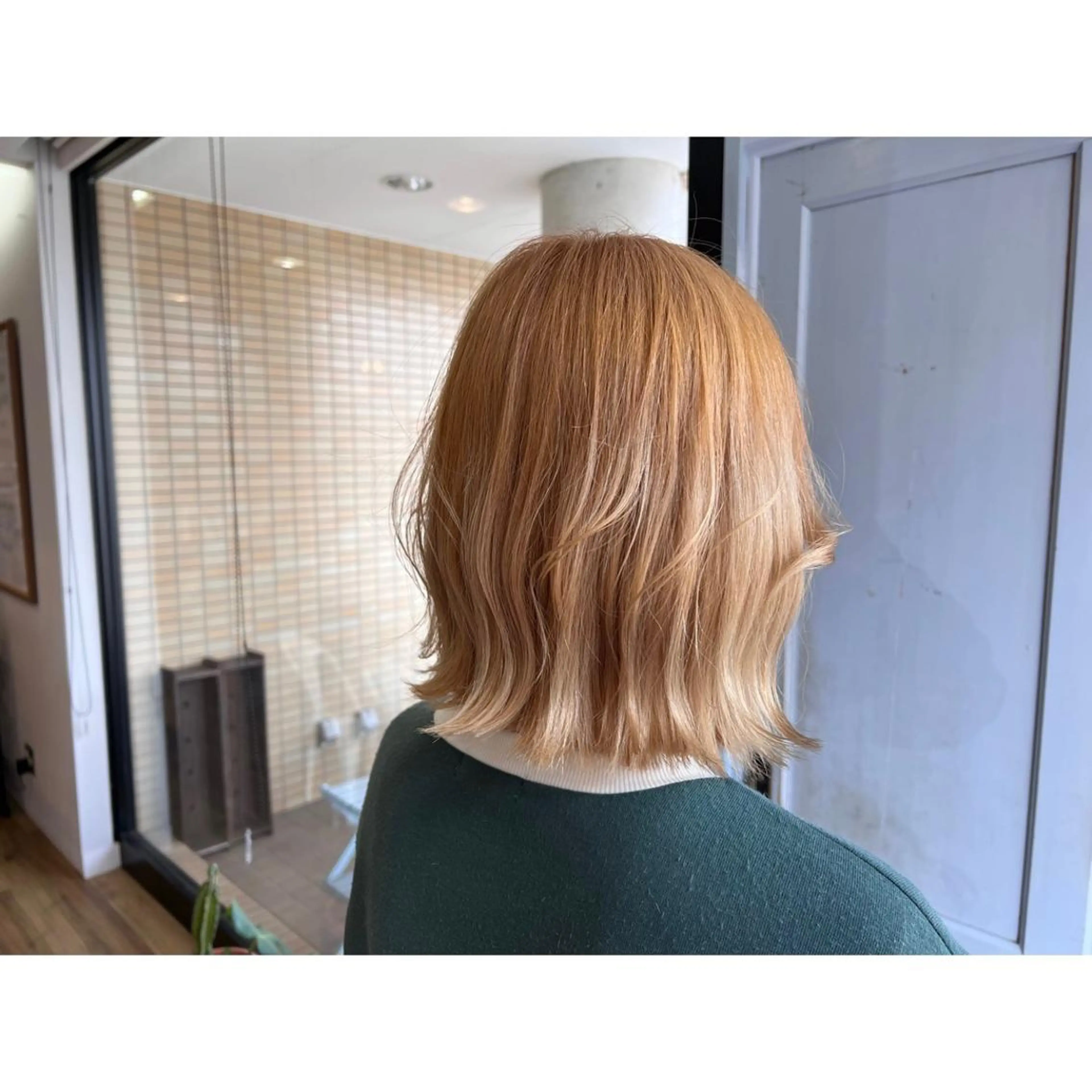 ミディアム カラー ベージュカラー オレンジ オレンジベージュ ヘアカラー トリートメント ツキダテ ユイのヘアスタイル