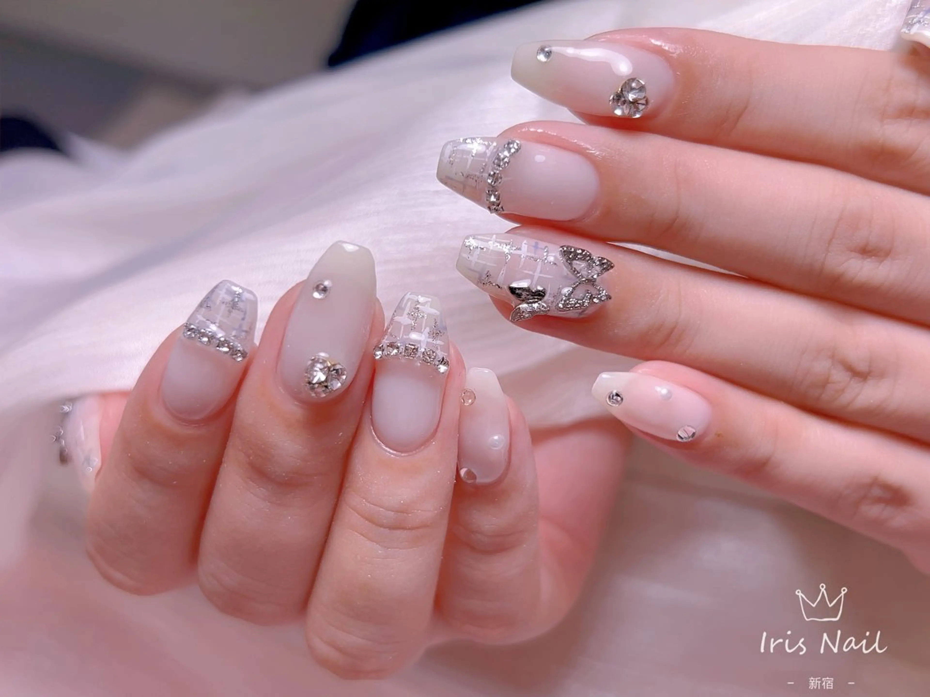 ネイル フレンチネイル ジェルネイル グラデーション 韓国ネイル マグネットネイル ハンドネイル 【長さ出し】 IRIS NAILのネイルデザイン