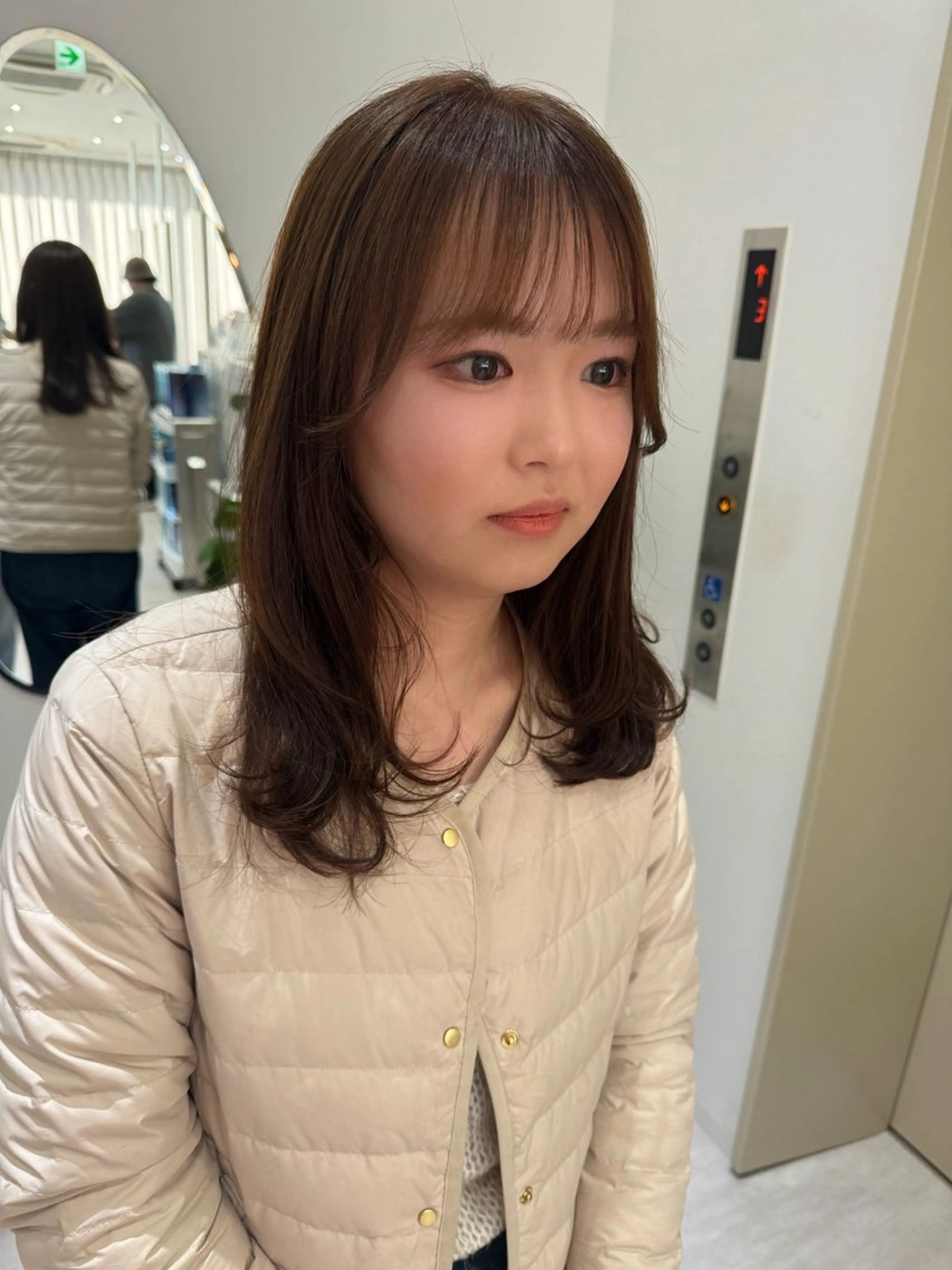 ミディアム カラー ベージュカラー 顔周りカット レイヤーカット 似合わせカット カット ヘアカラー トリートメント 透明感カラー ボブ ミディアム 齊木勇人のヘアスタイル