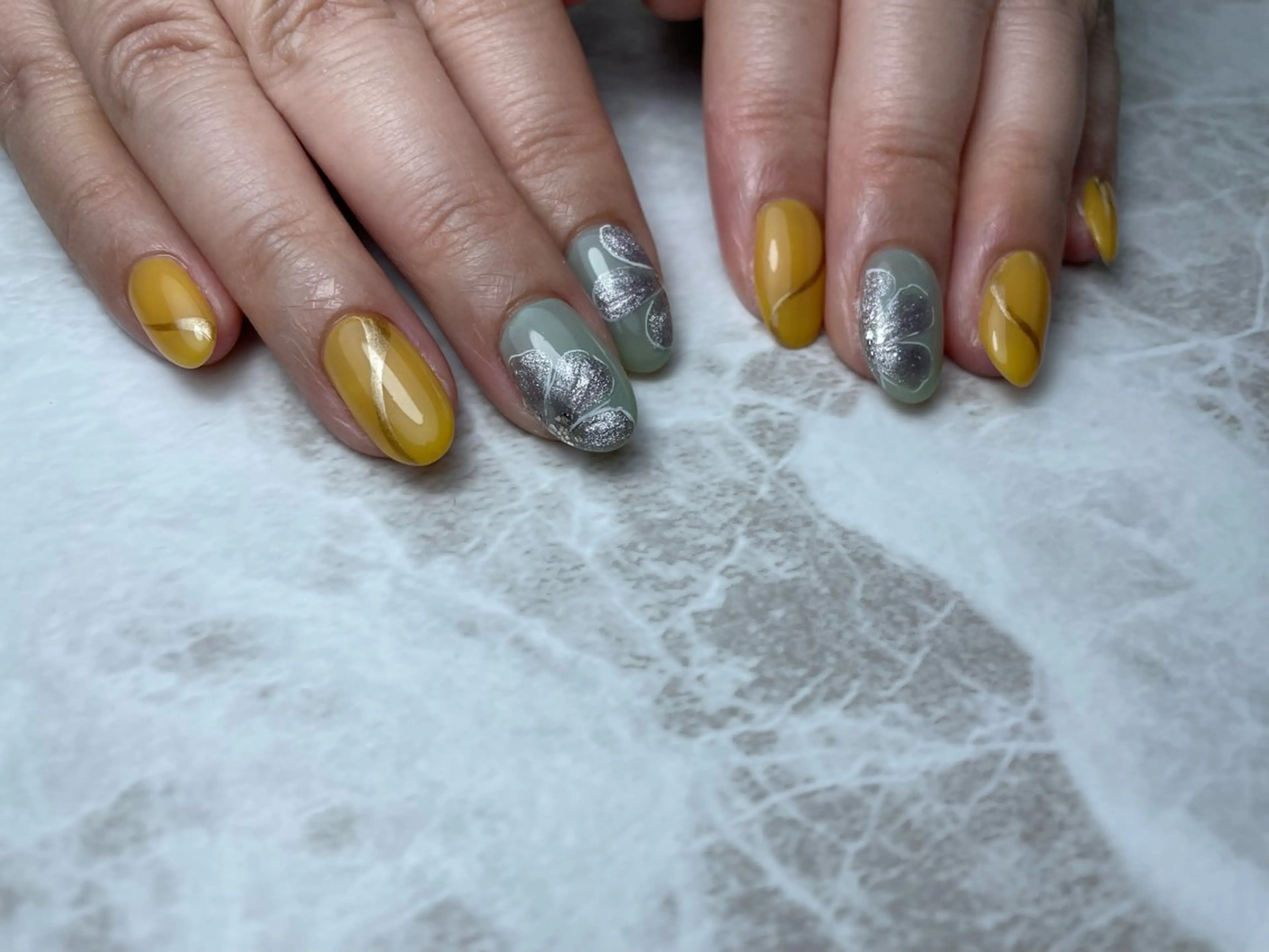 ネイル フラワーネイル マグネットネイル 黄色 ✩ miyuのネイルデザイン