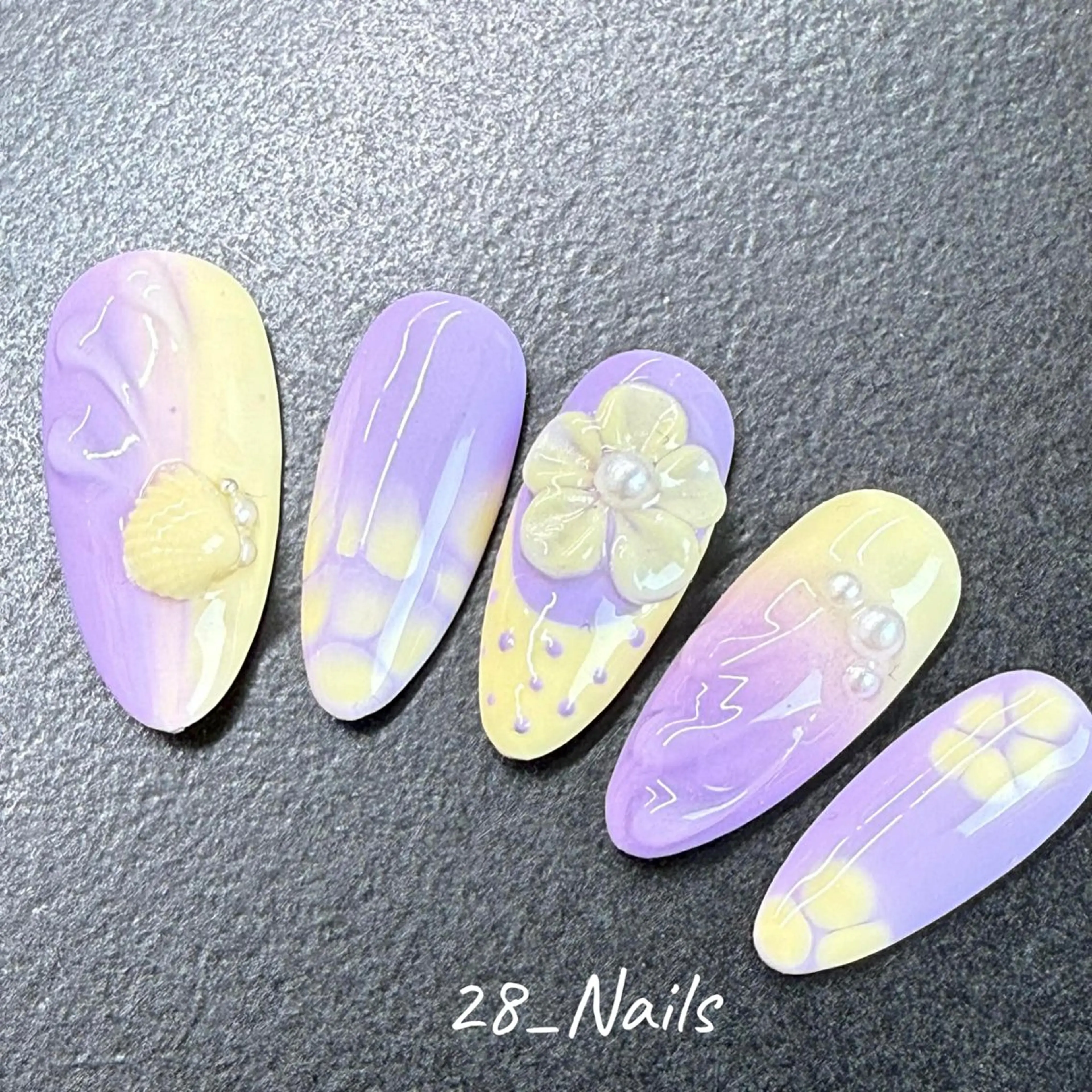 ショート 韓国風ヘア ハンドネイル 28nails .thaoのネイルデザイン