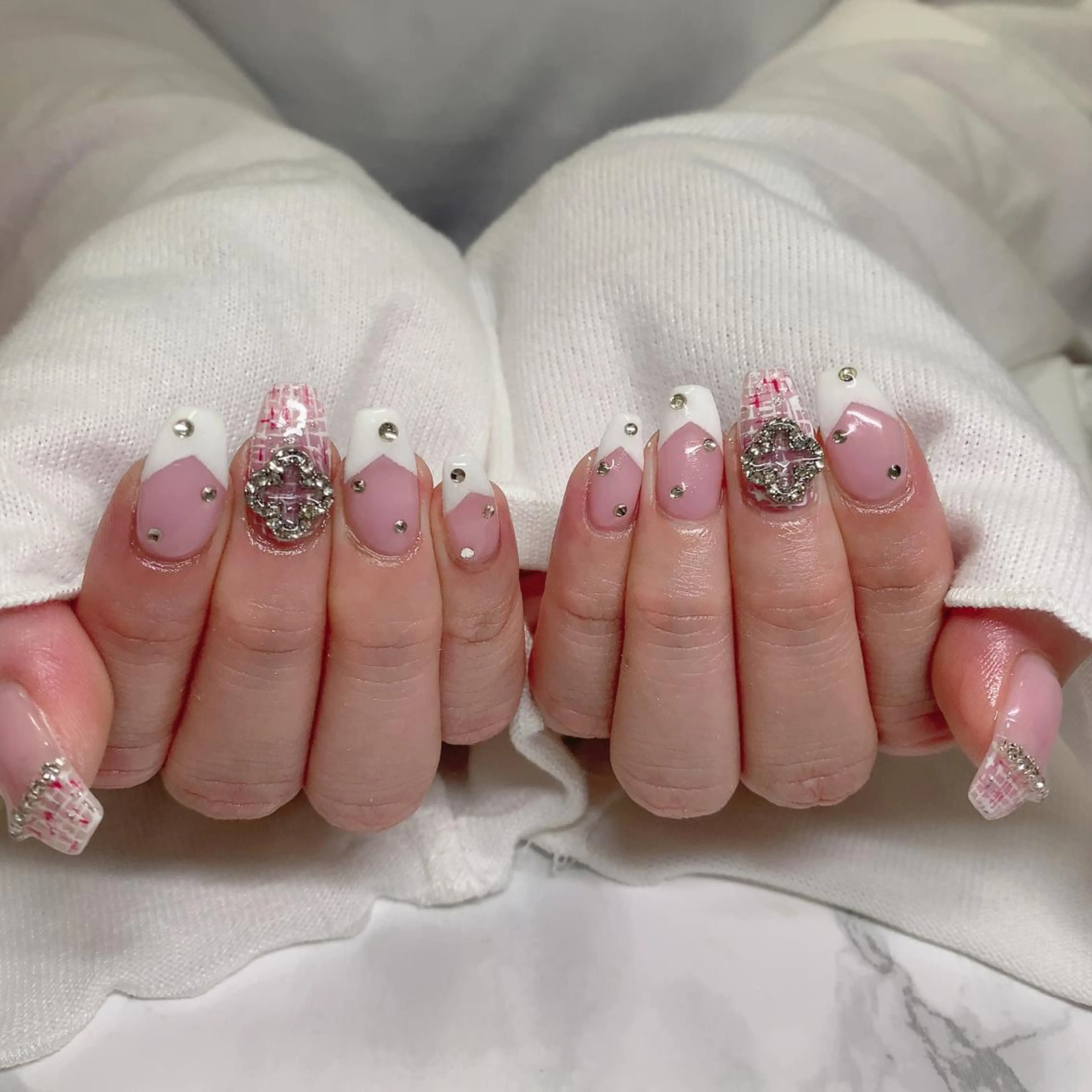 ネイル はな💎ネイル ワンホン、長さ出しのネイルデザイン