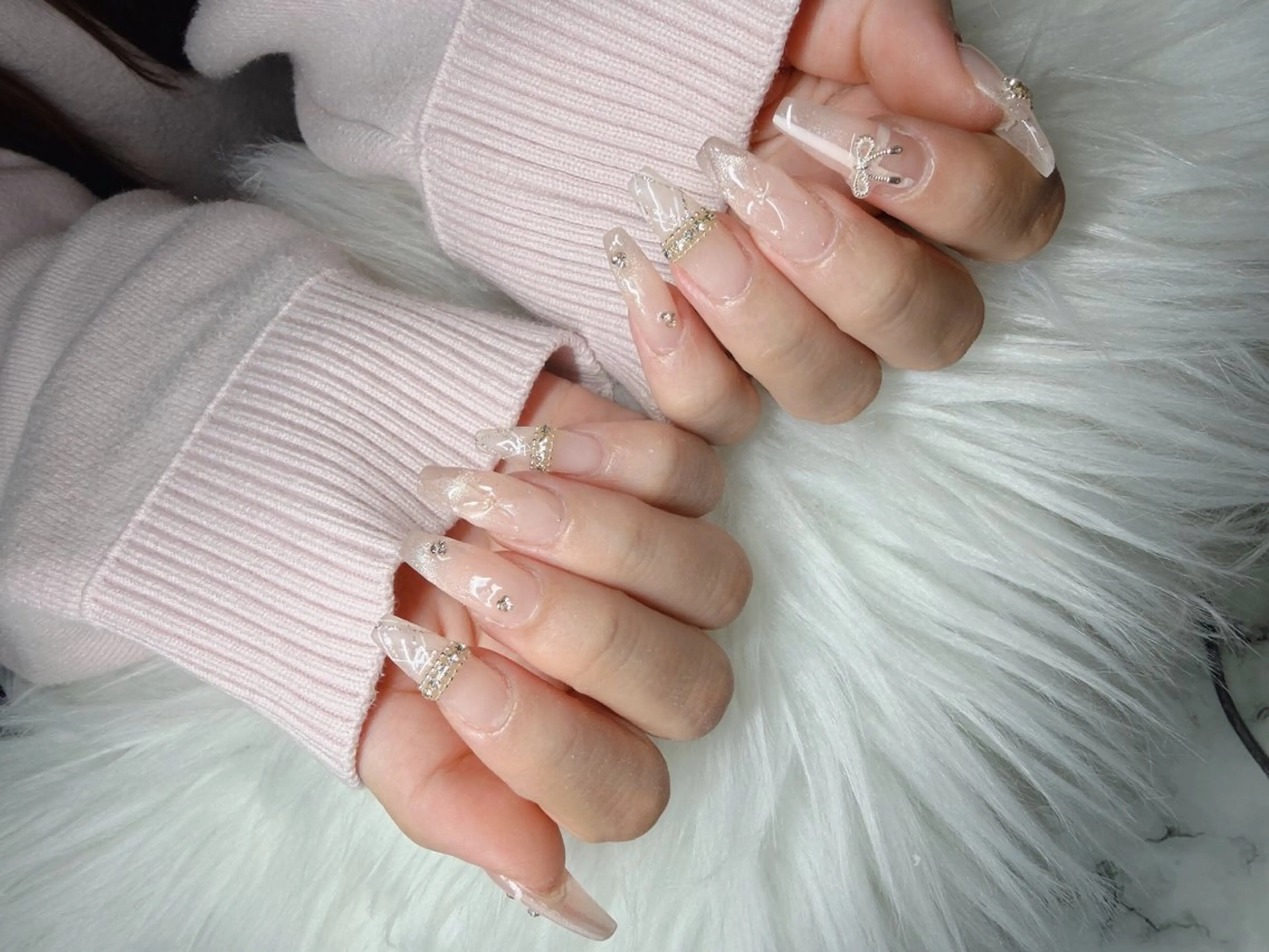 ネイル 長さ出し グラデーション 卒業式 キラキラネイル マグネットネイル Lee Nailsのネイルデザイン