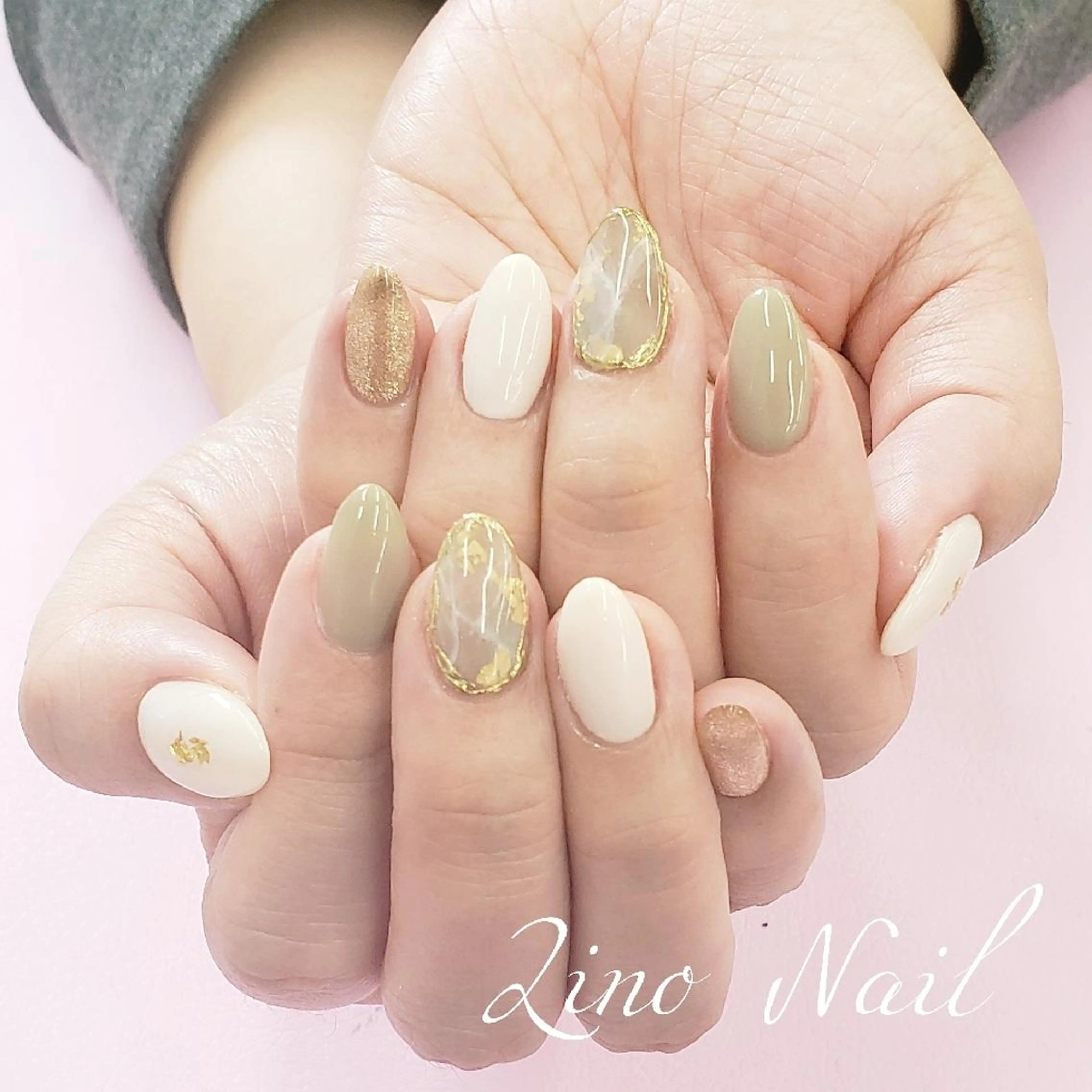 ネイル カジュアル ジェルネイル ゴールド グリーン ラメ(グリッター) ハンドネイル Lino Nailのネイルデザイン
