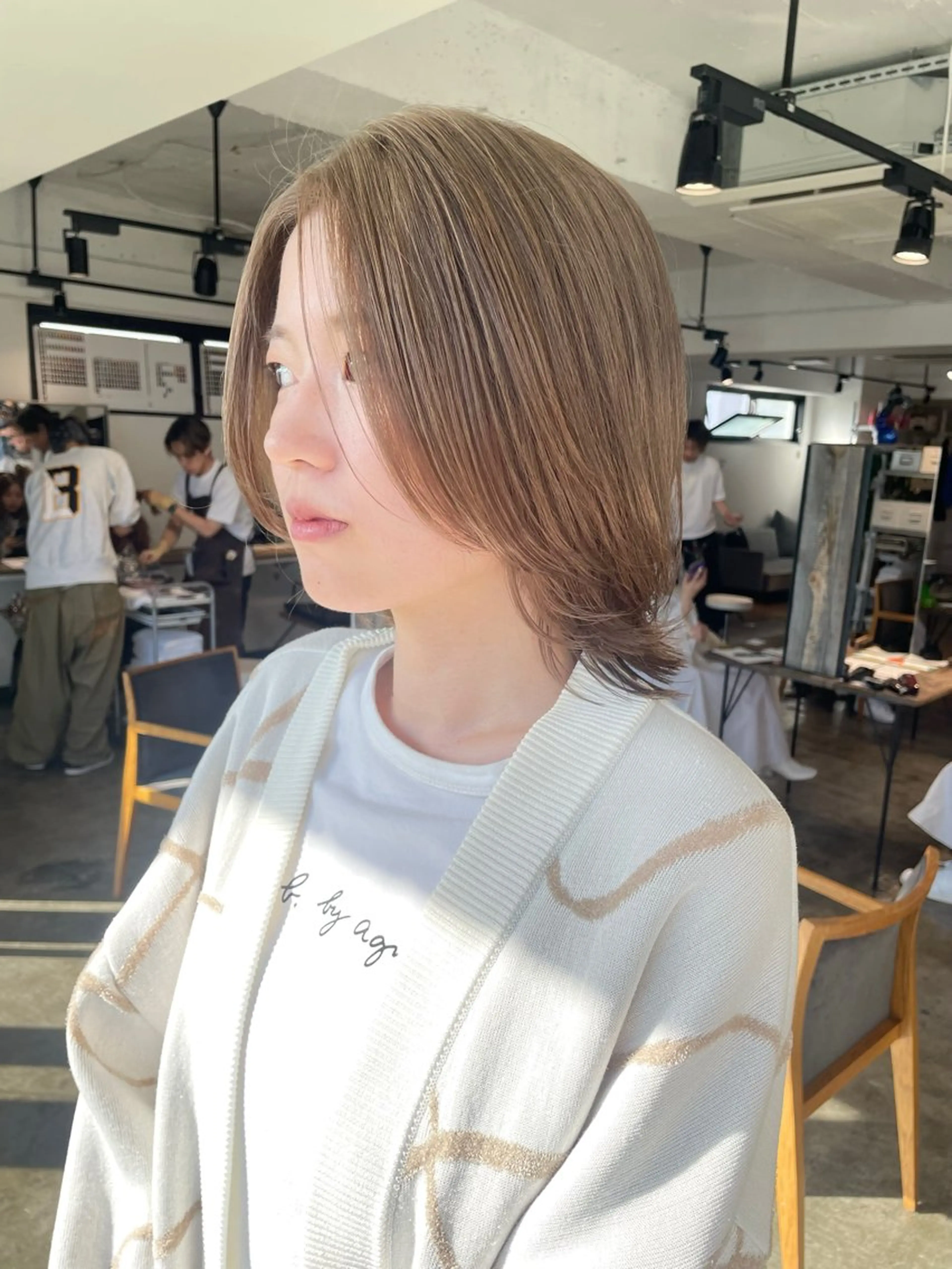 セミロング カラー ベージュカラー ブリーチ ダブルカラー ミルクティーベージュ ヘアカラー トリートメント 暖色カラー🍒 ケアブリーチ/akiのヘアスタイル