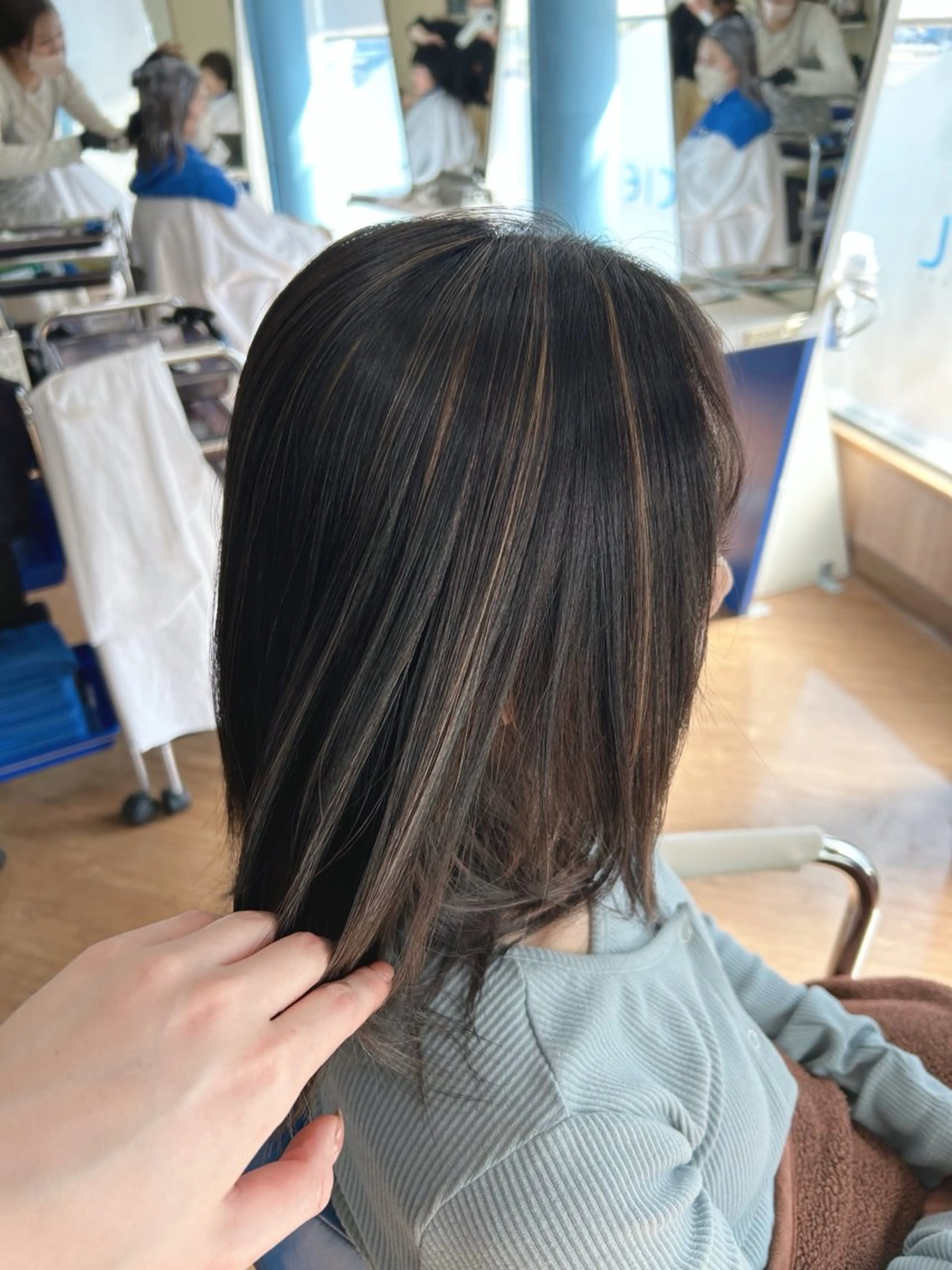 ミディアム カラー ハイライトカラー ハイライト 武井 哉子のヘアスタイル