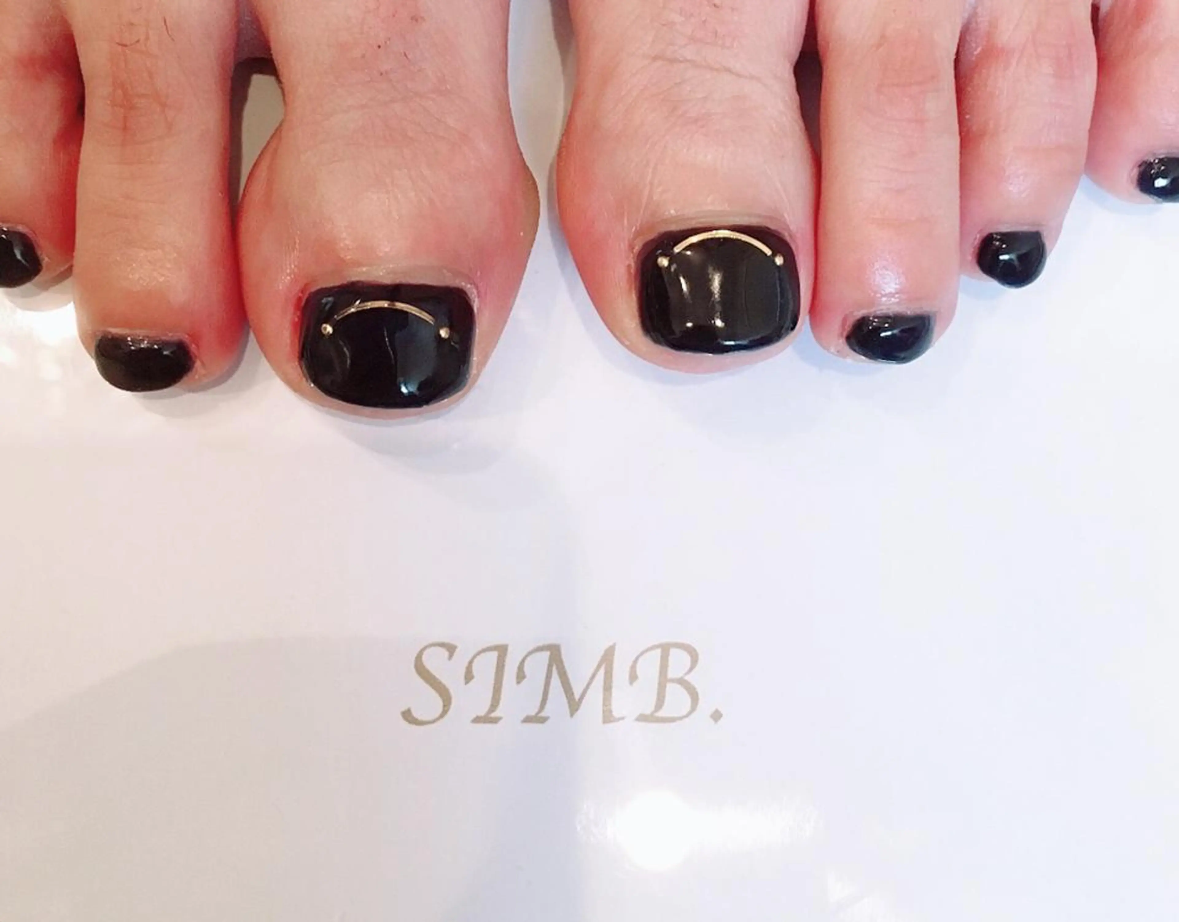 ネイル フットネイル ワンカラーネイル nailsalon SIMB.のネイルデザイン