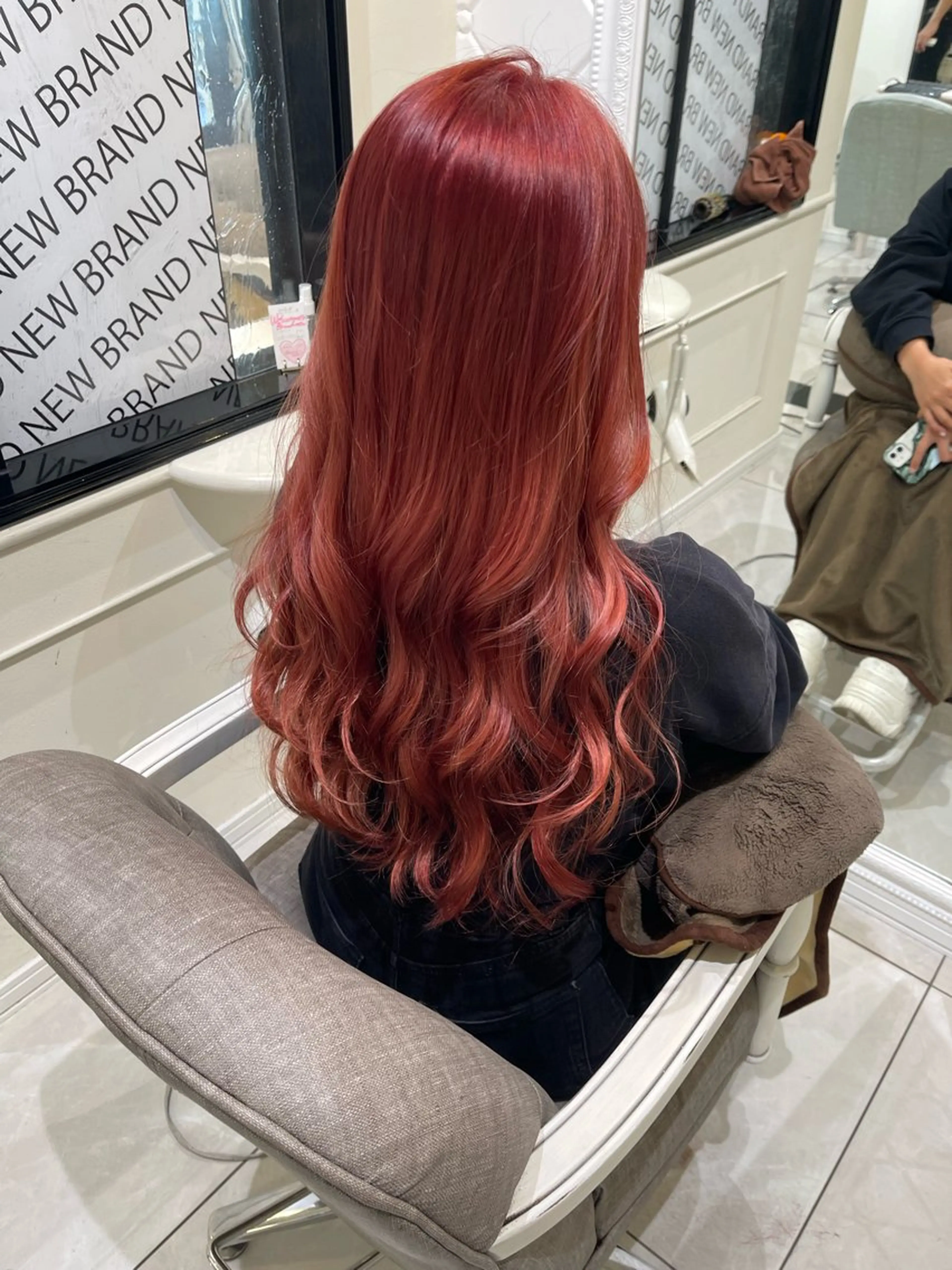 ロング カラー 濱田輝レイヤー 韓国風 ハイトーンのヘアスタイル