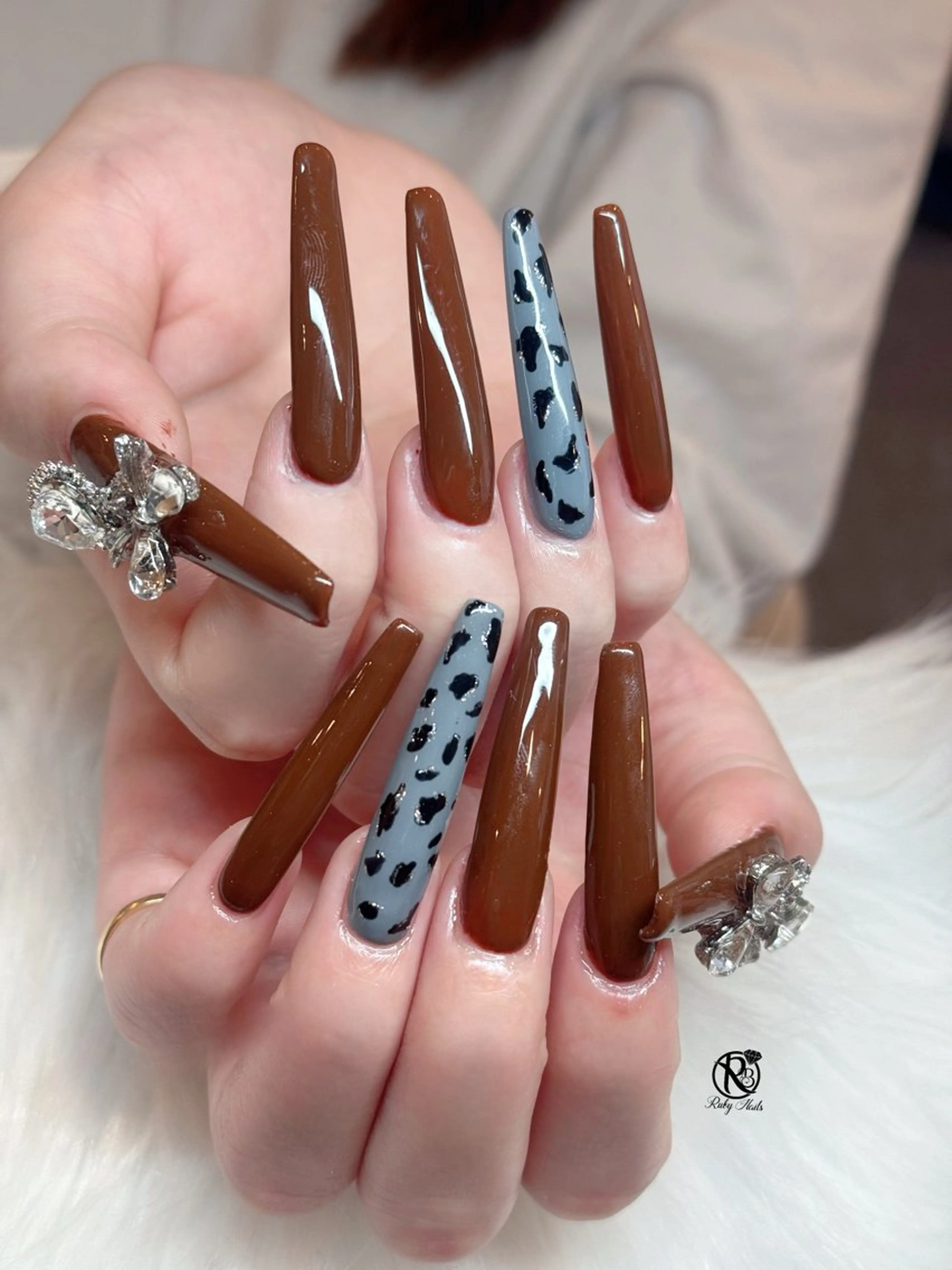 ネイル ボルドー ブラウン チークネイル ドット フットネイル ハンドネイル チェリネイルサロン 霞ヶ関のネイルデザイン