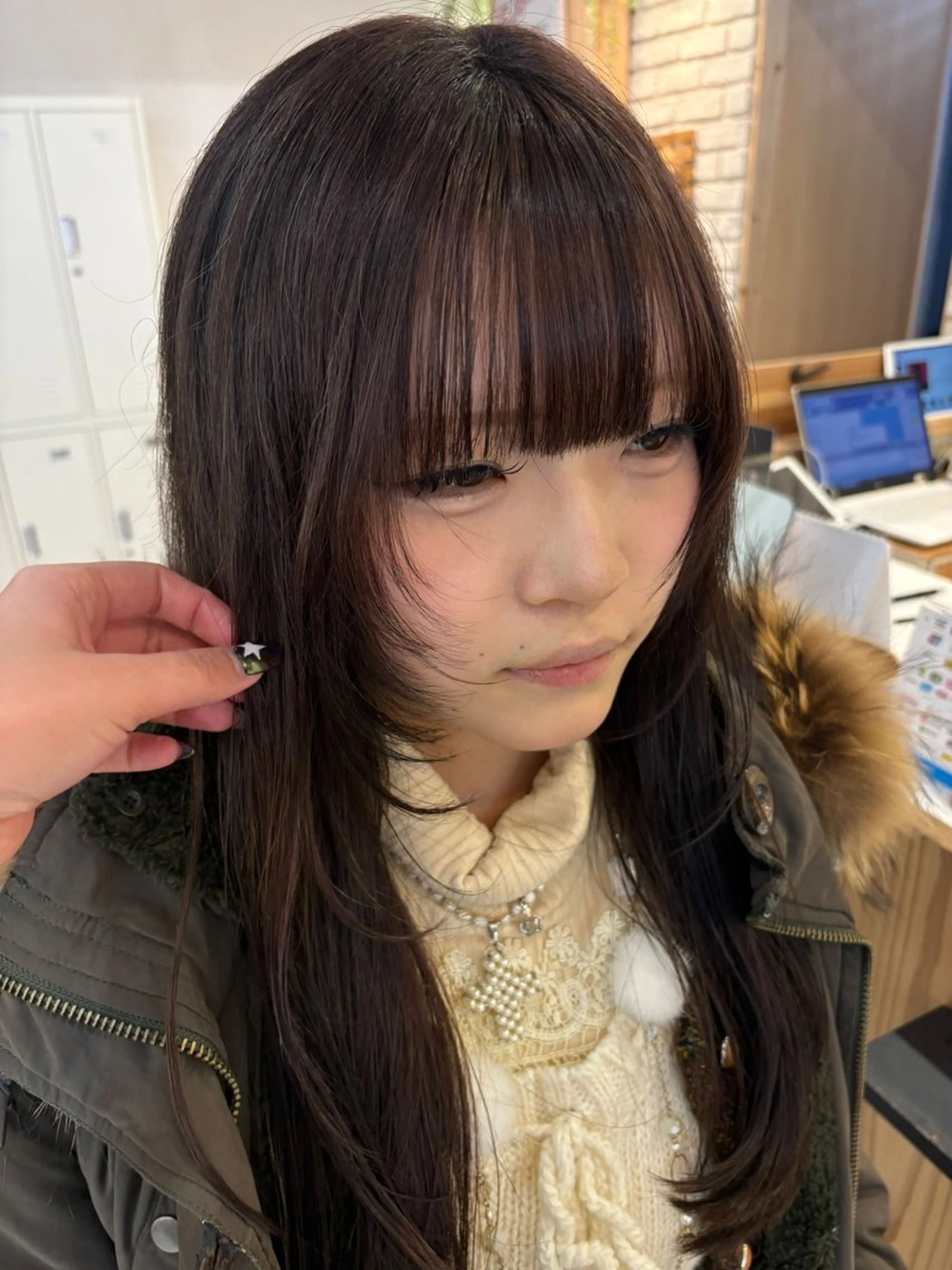 ロング 顔まわりレイヤー 顔周りカット レイヤーカット カット ヘアカラー レイヤーボブ/暖色カ ラー/ユウカのヘアスタイル