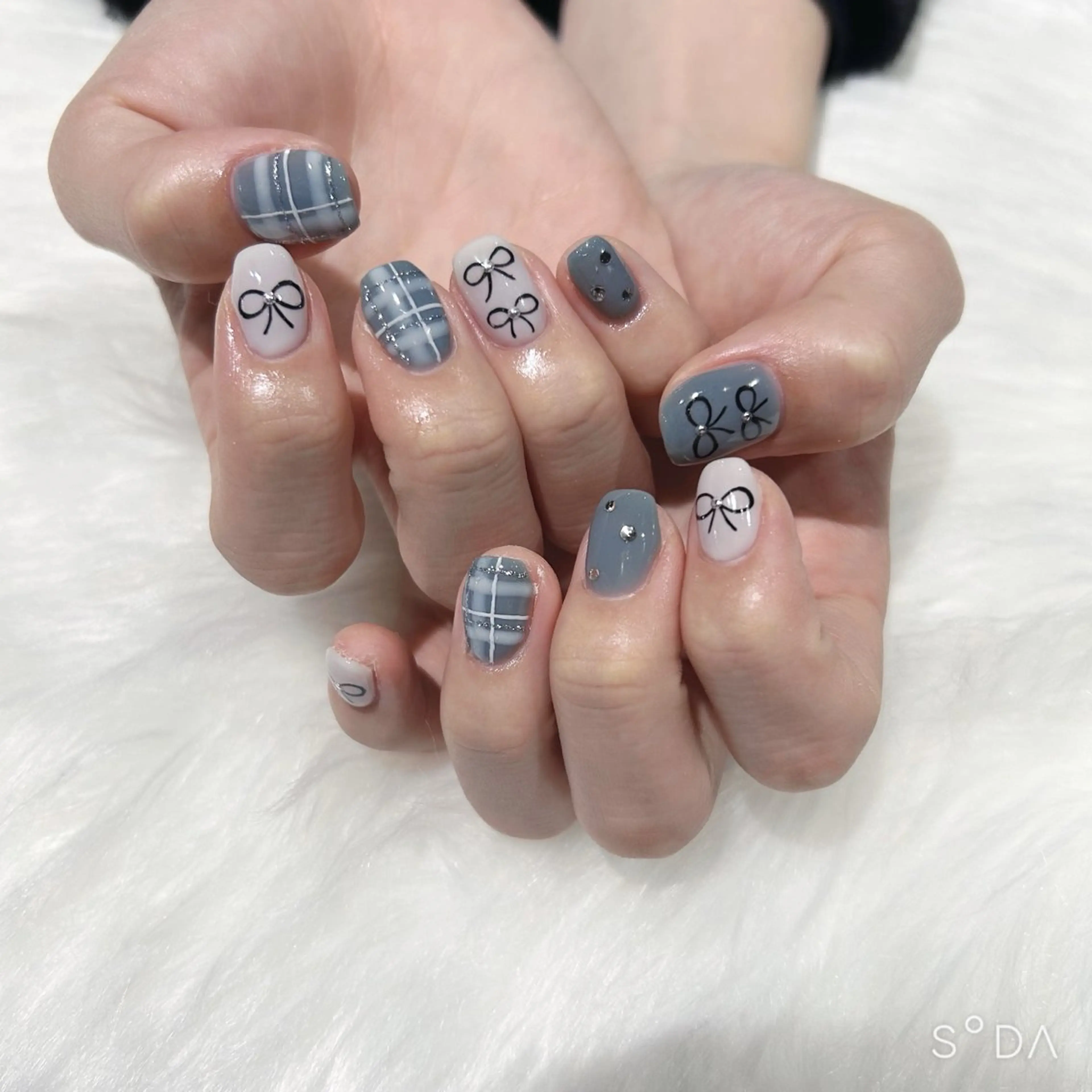 ネイル リボン ショートネイル ハンドネイル ぷりゅねる 心斎橋のネイルデザイン