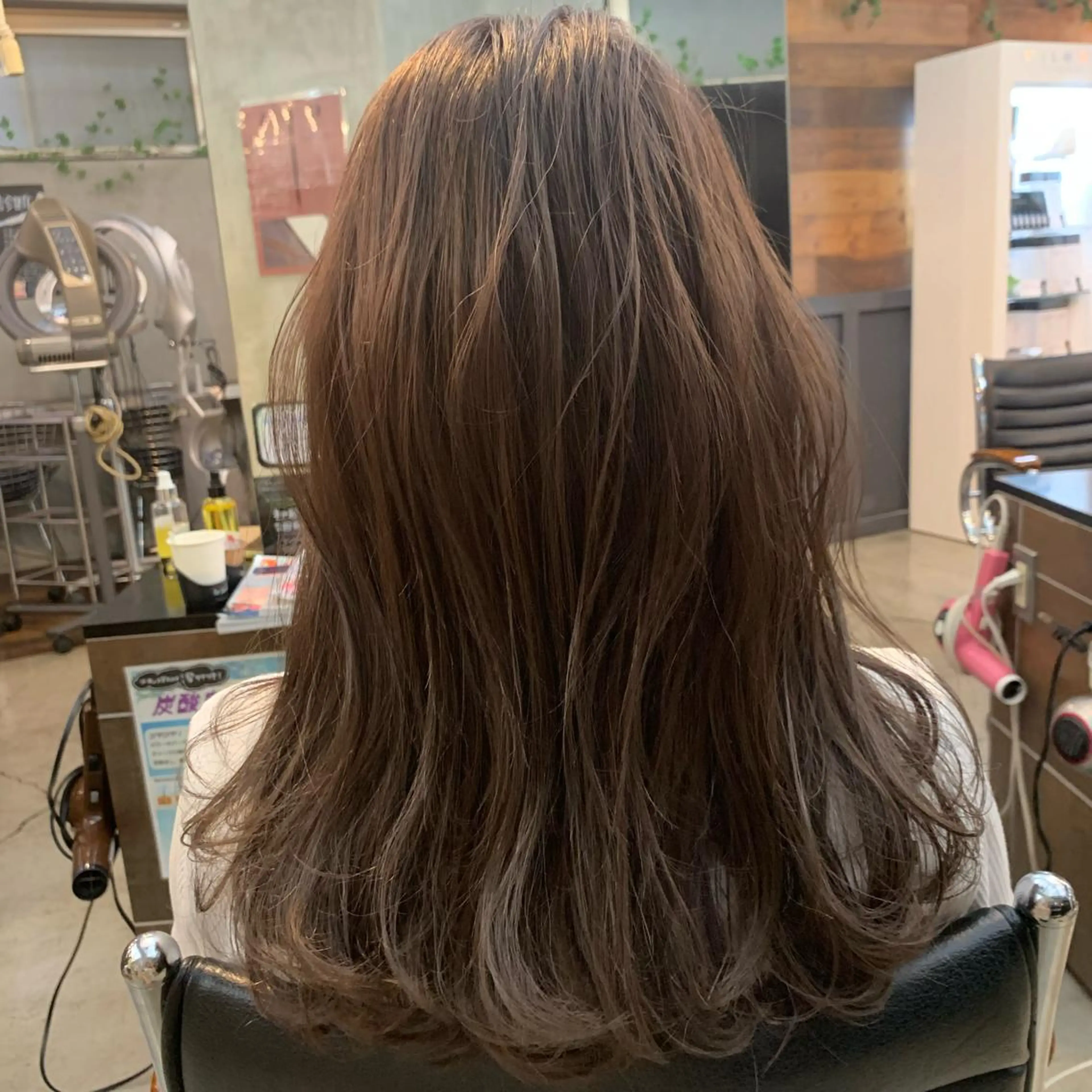 セミロング カラー 月200人を担当 💇‍♀️栗林のヘアスタイル