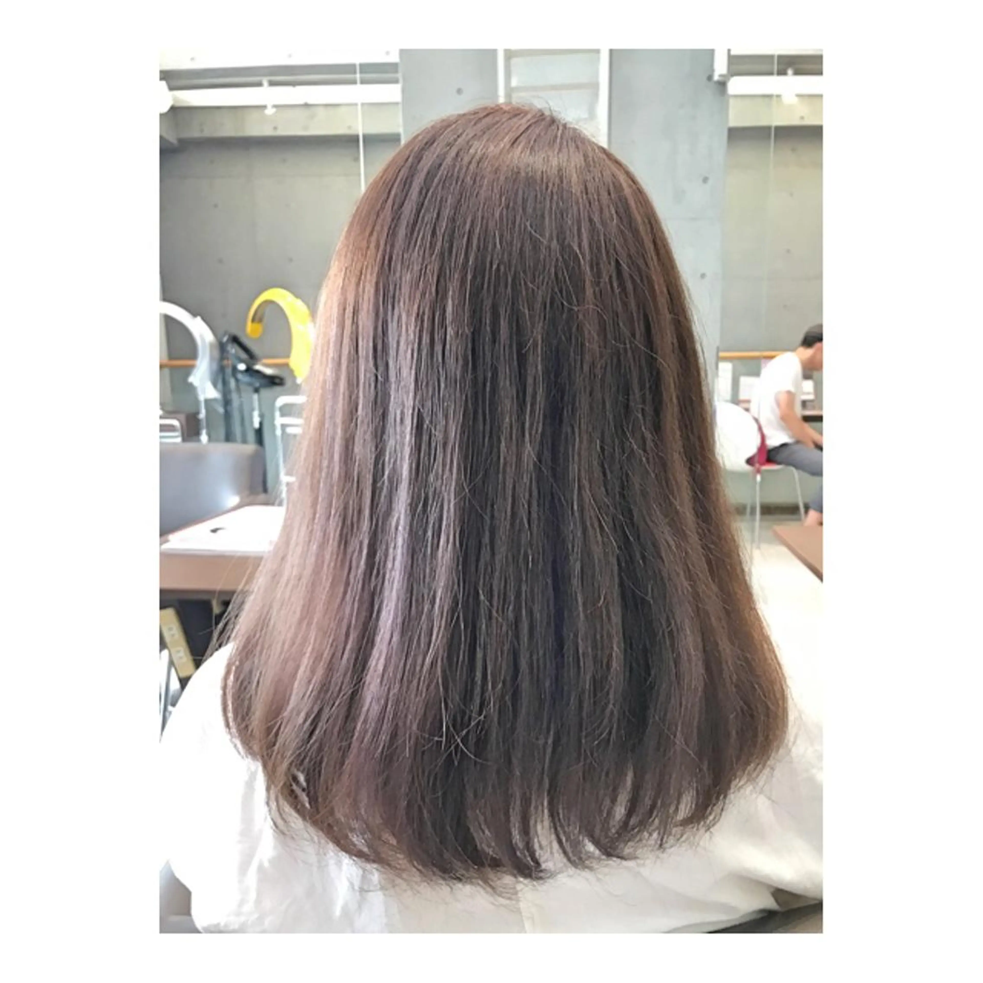 ミディアム カラー 透明感カラー グレージュ ハイライトカラー ハイライト 大栗 佑也  髪質改善のヘアスタイル