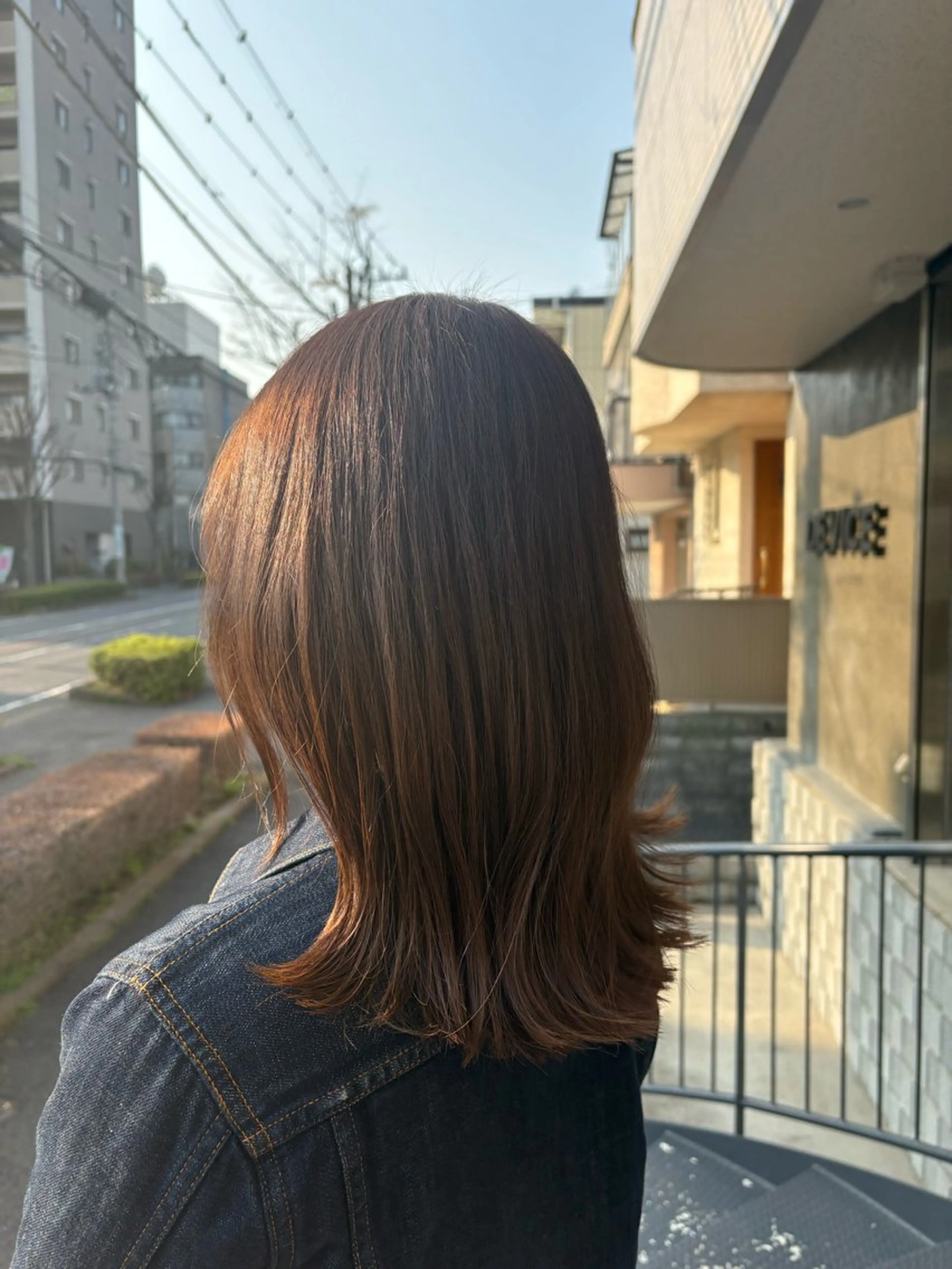 ミディアム カラー ベージュカラー ブラウンカラー ブラウンベージュ カット ヘアカラー トリートメント ナルミ ケイスケのヘアスタイル