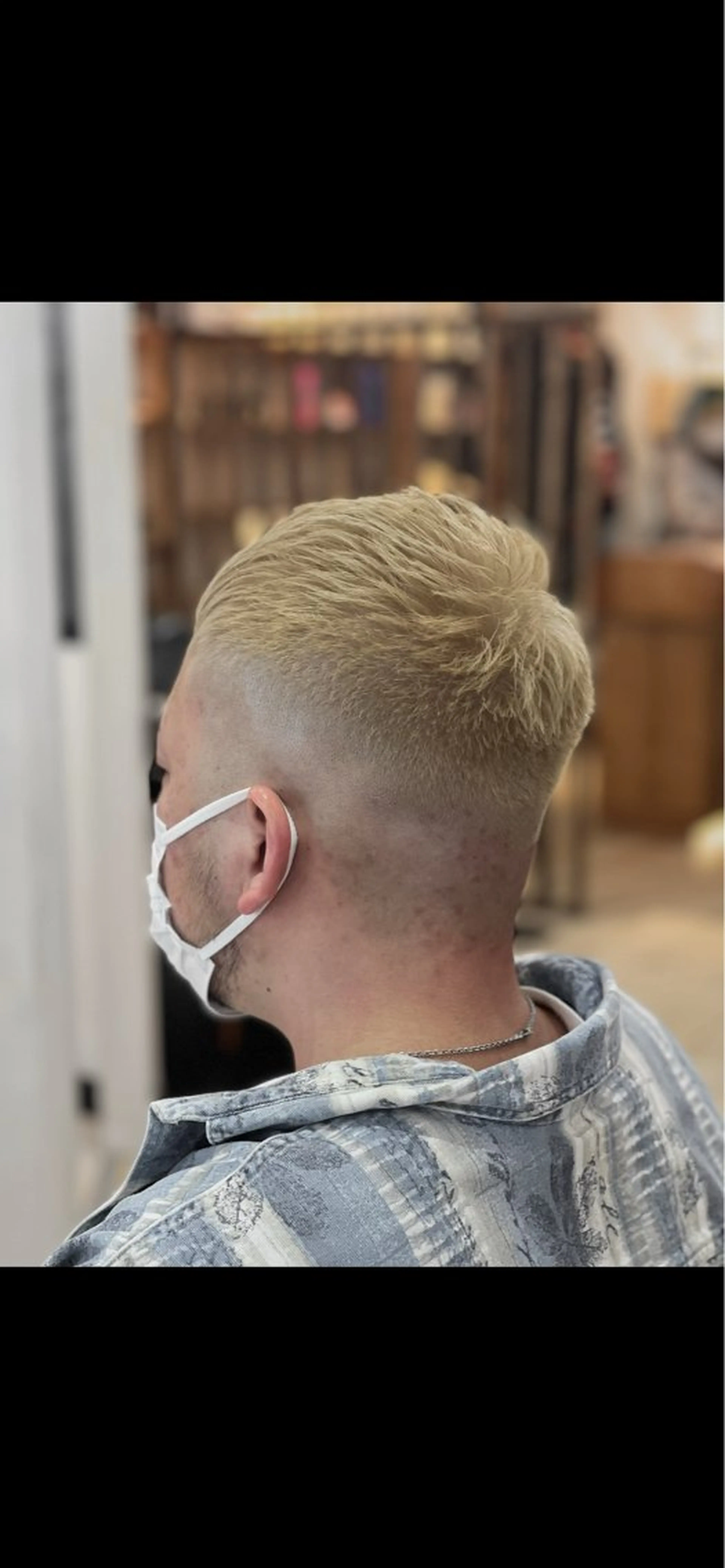 ショート カラー メンズ フェードカット メンズハイライト メンズメッシュ スキンフェード ブロンド ヘアカラー トリートメント 吉岡 三四朗のヘアスタイル