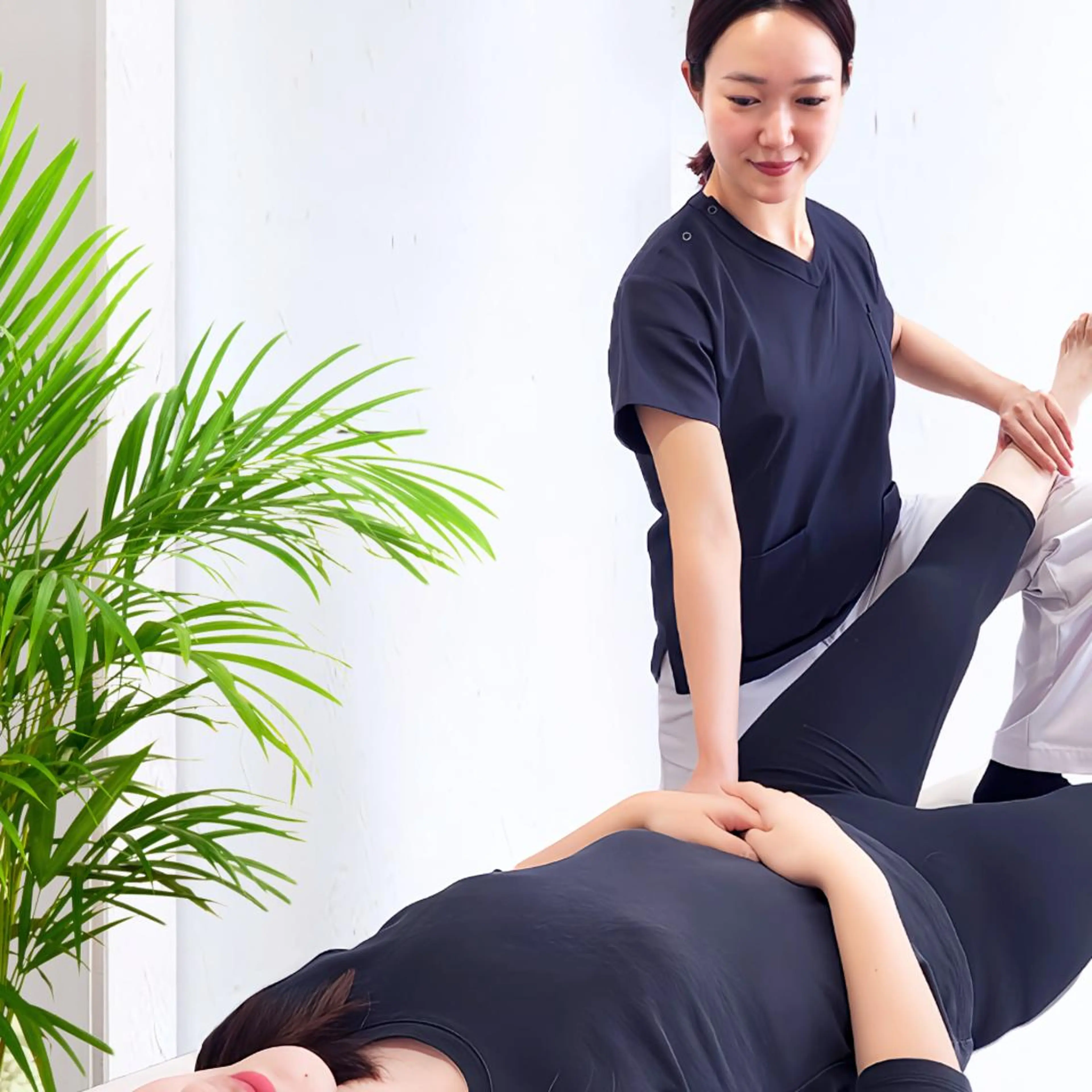 🌸ミニモ学割🌸¥2980【美脚矯正・O脚矯正】+【美尻矯正・骨盤矯正】50分<下半身やせ/脚やせ//美尻小尻/O脚>の写真