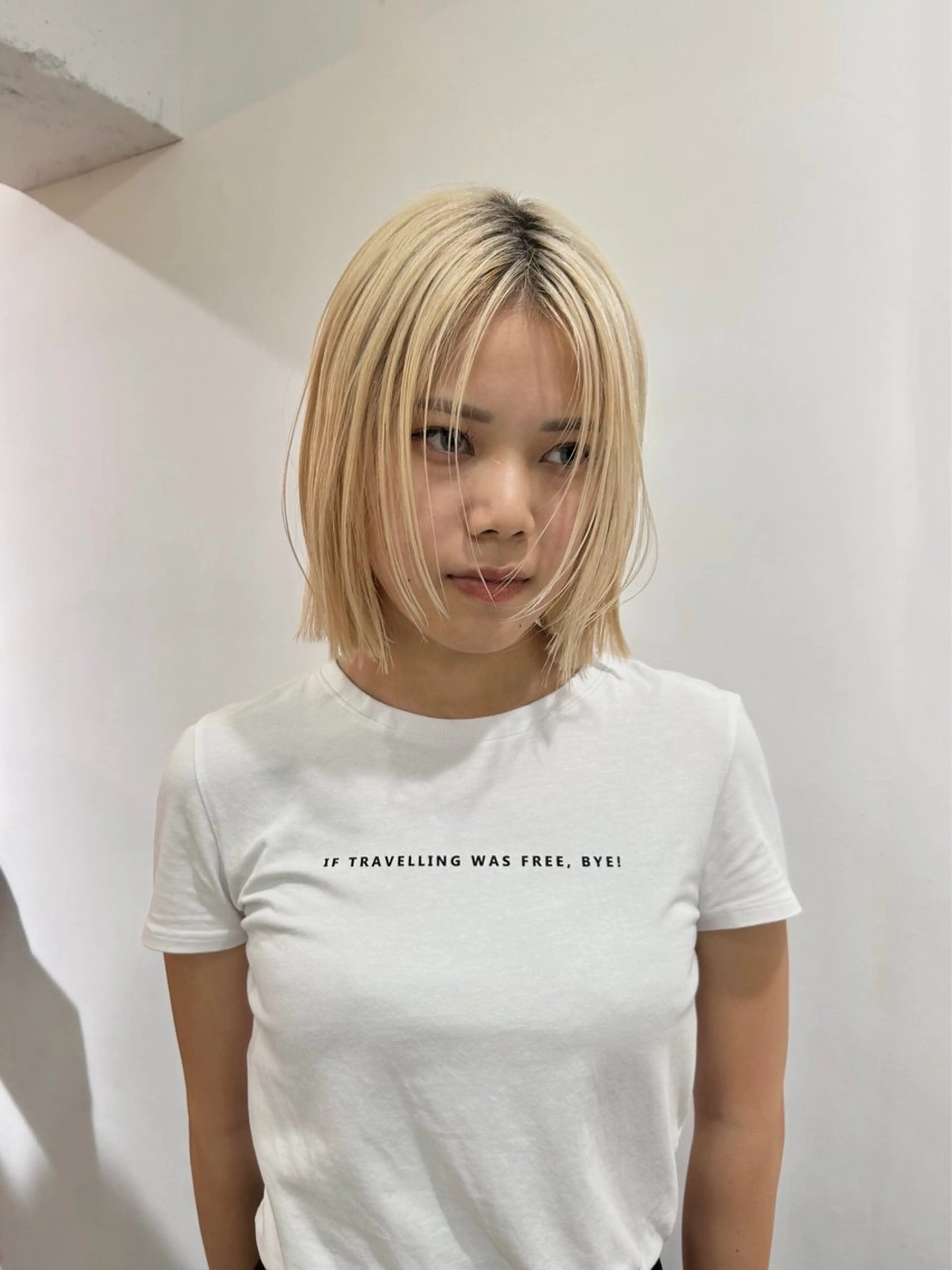 ミディアム カラー ブリーチ ブロンド ハイトーンカラー ボブ デザインカット レイヤーカット/栄/ 顔周り/キトウモエノのヘアスタイル