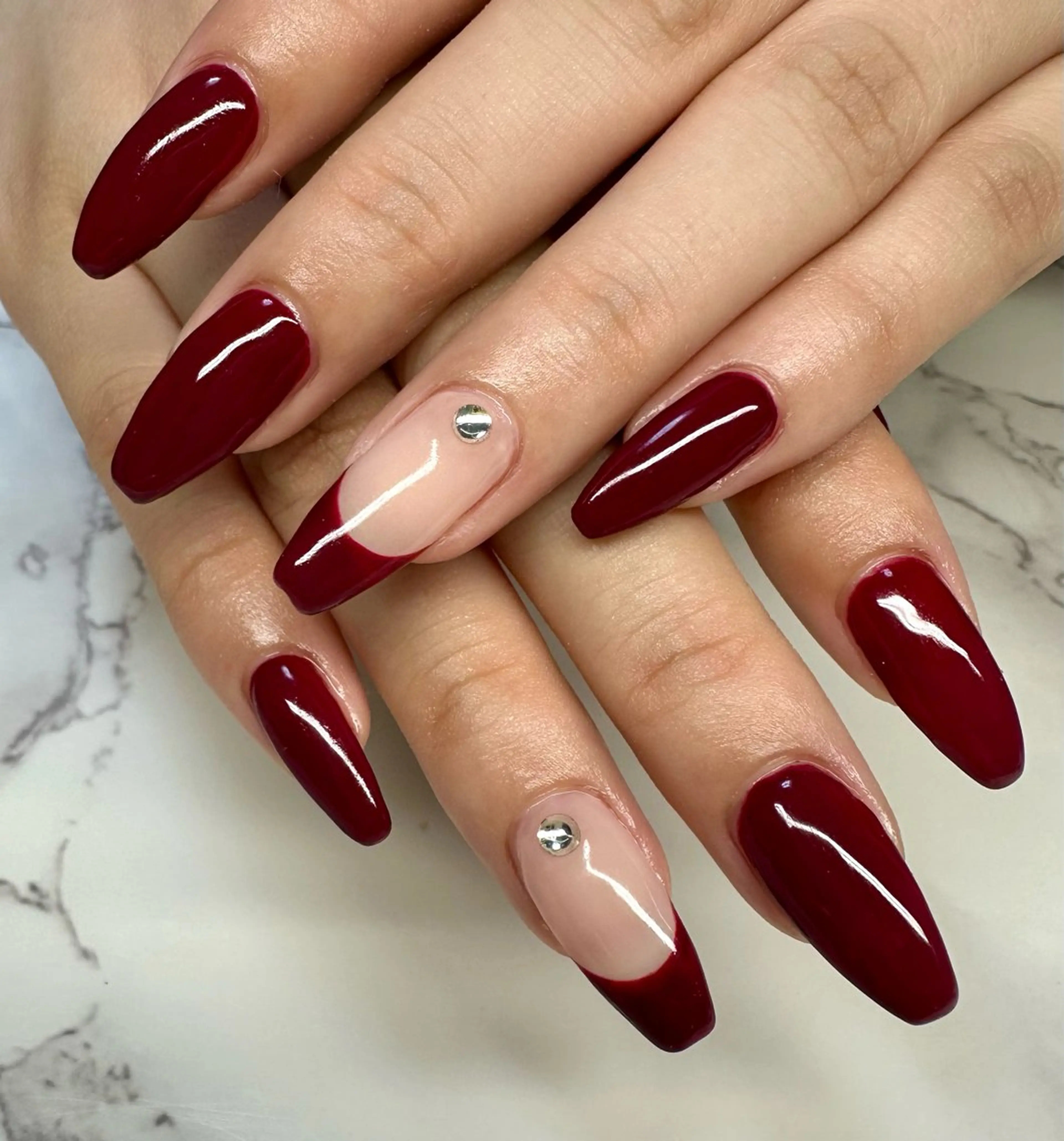 ネイル アートネイル ボルドー チークネイル キラキラネイル ラメ(グリッター) Mai’s nailのネイルデザイン