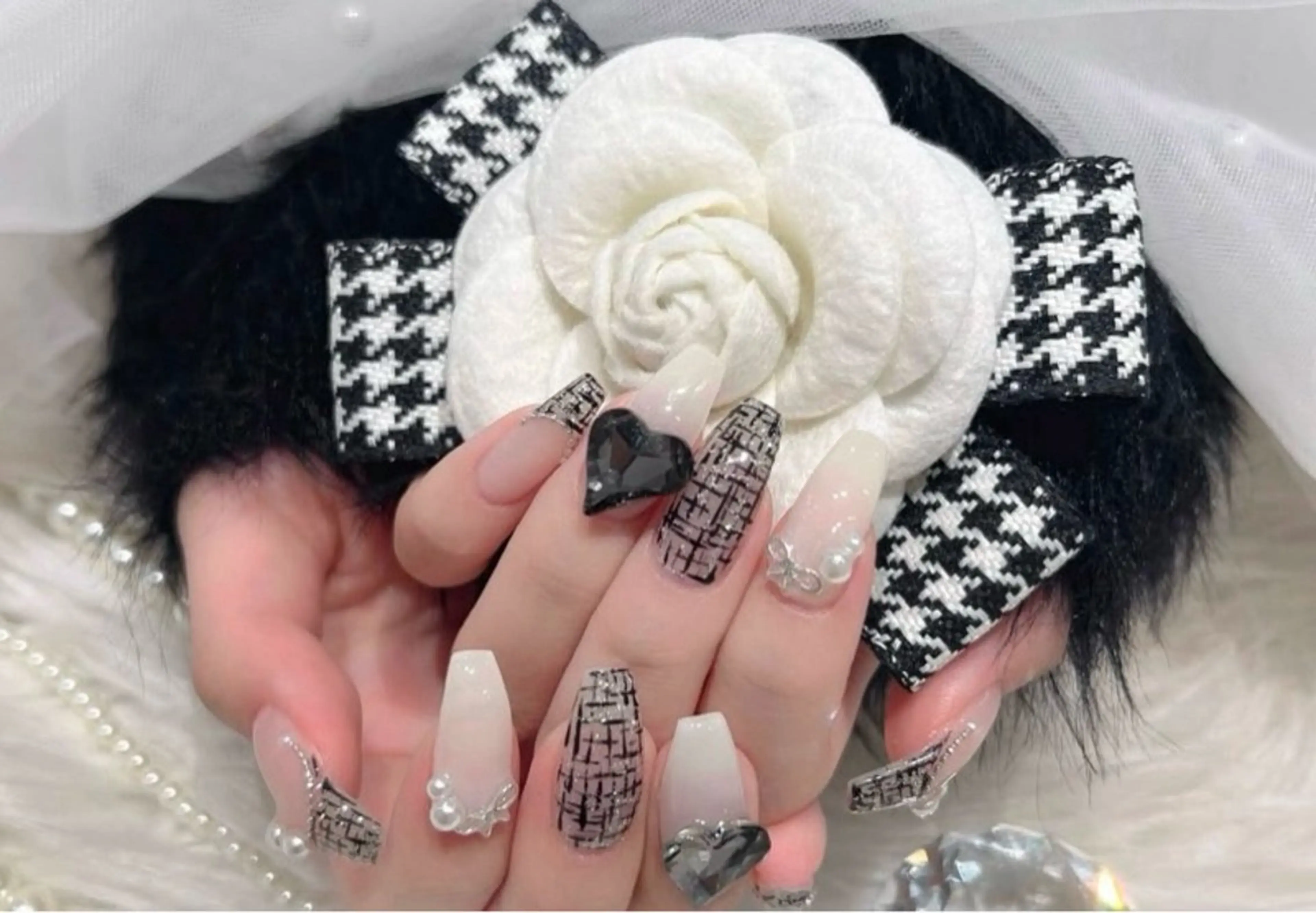 ネイル 長さ出し グラデーション 卒業式 キラキラネイル マグネットネイル Lee Nails チップ長さだし専門店のネイルデザイン