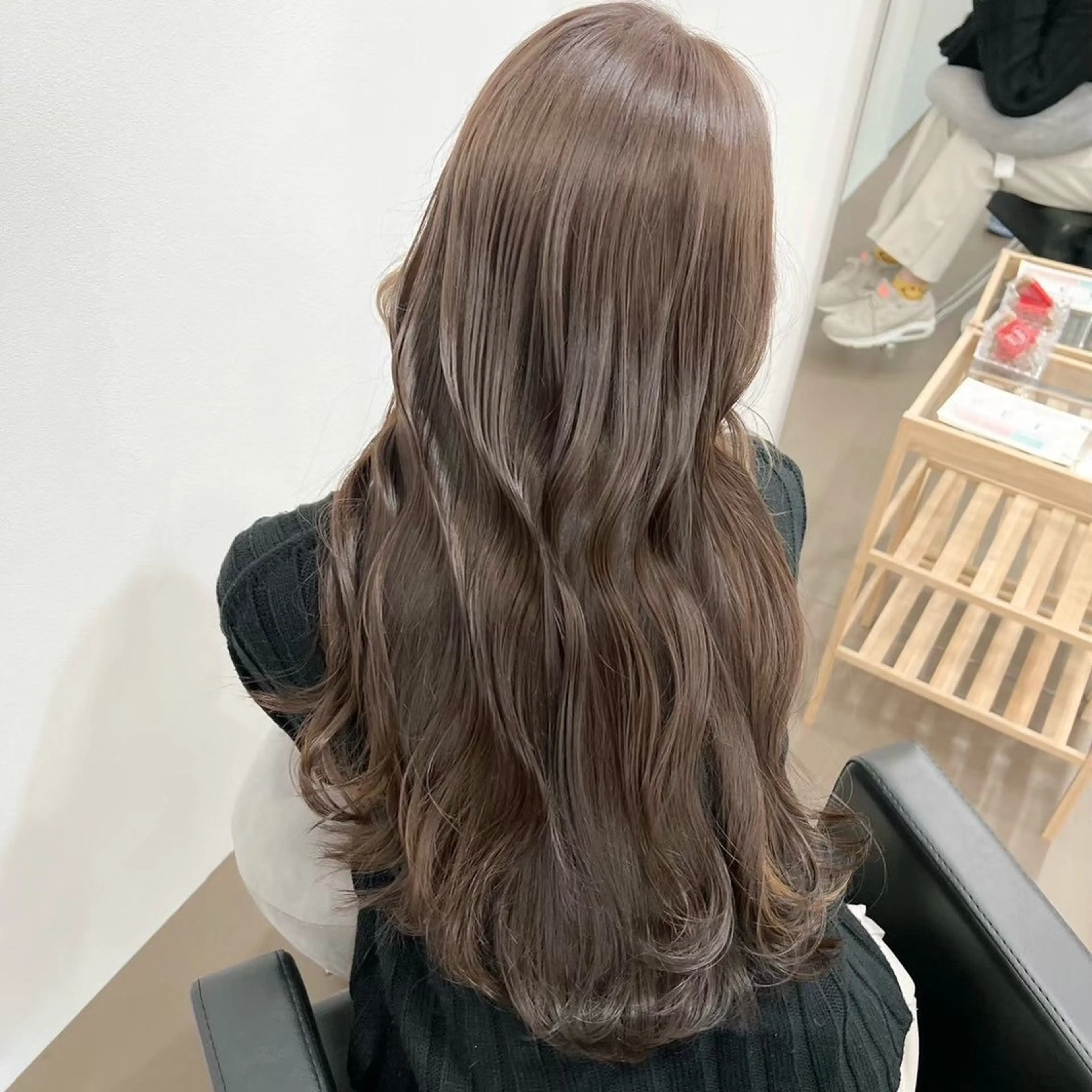 ロング 岡田 佳子のヘアスタイル