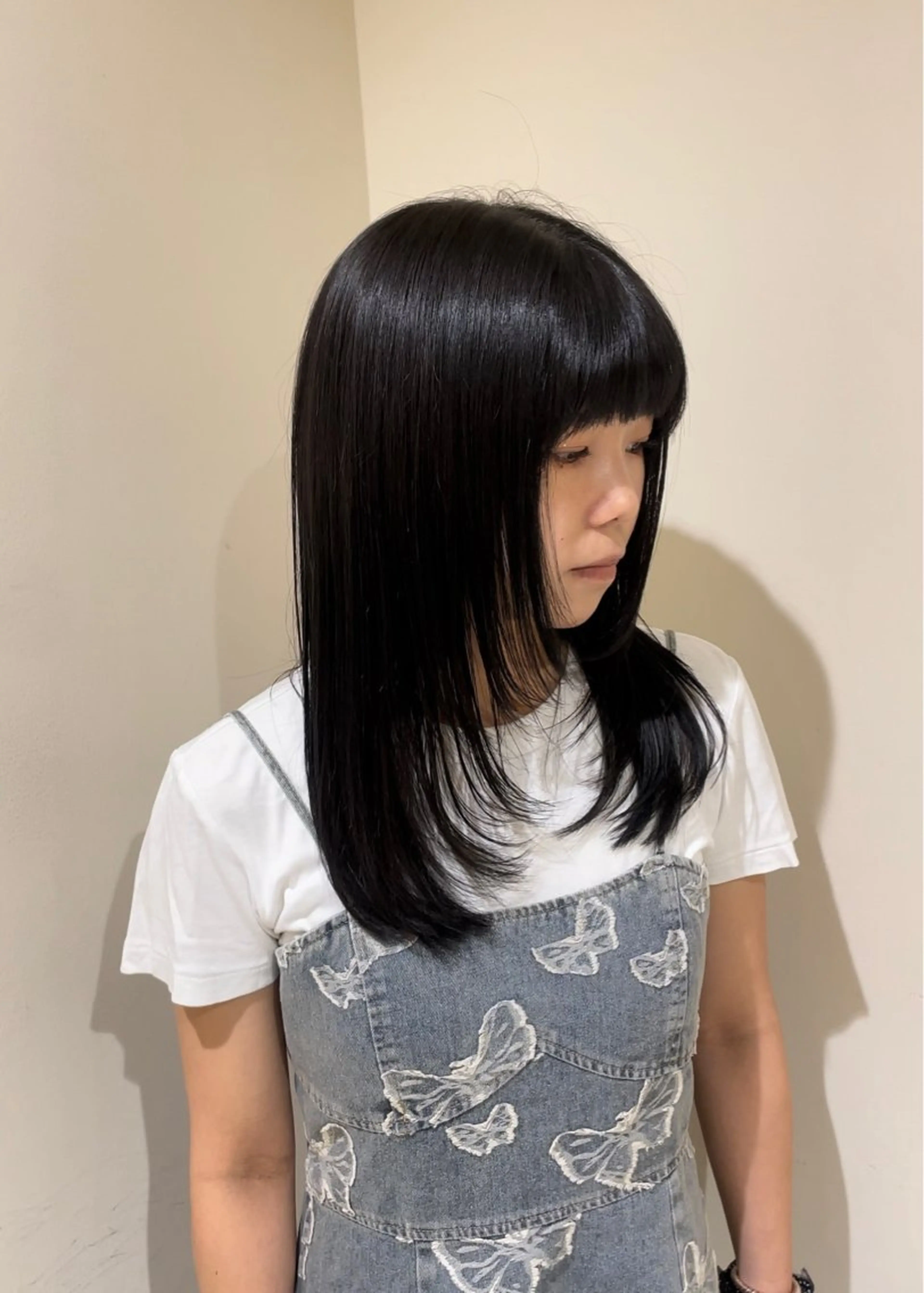 ミディアム カット 大石 陽菜のヘアスタイル