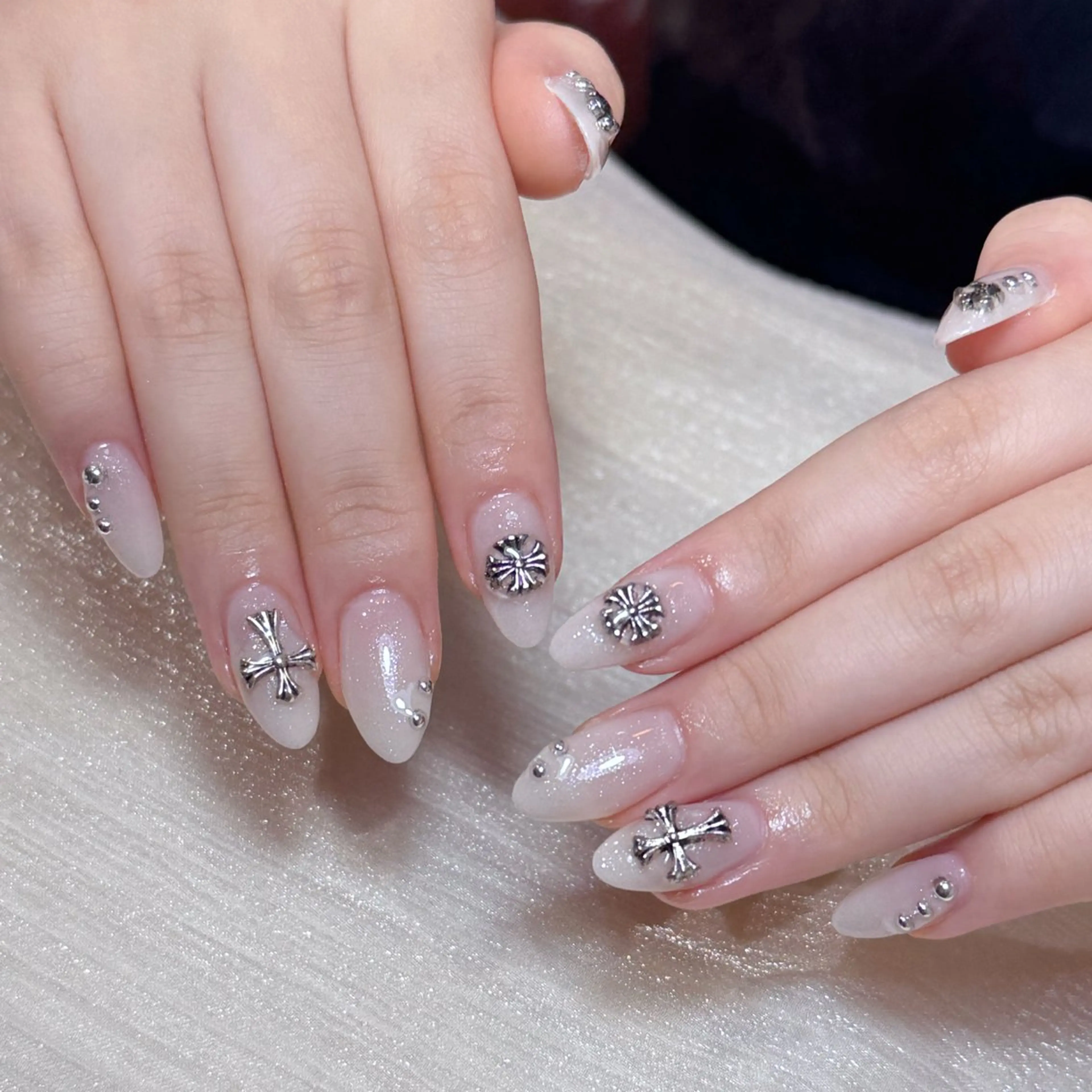 ネイル アートネイル オーロラネイル ガーリー キラキラネイル 韓国ネイル ハンドネイル hijiri 💅のネイルデザイン