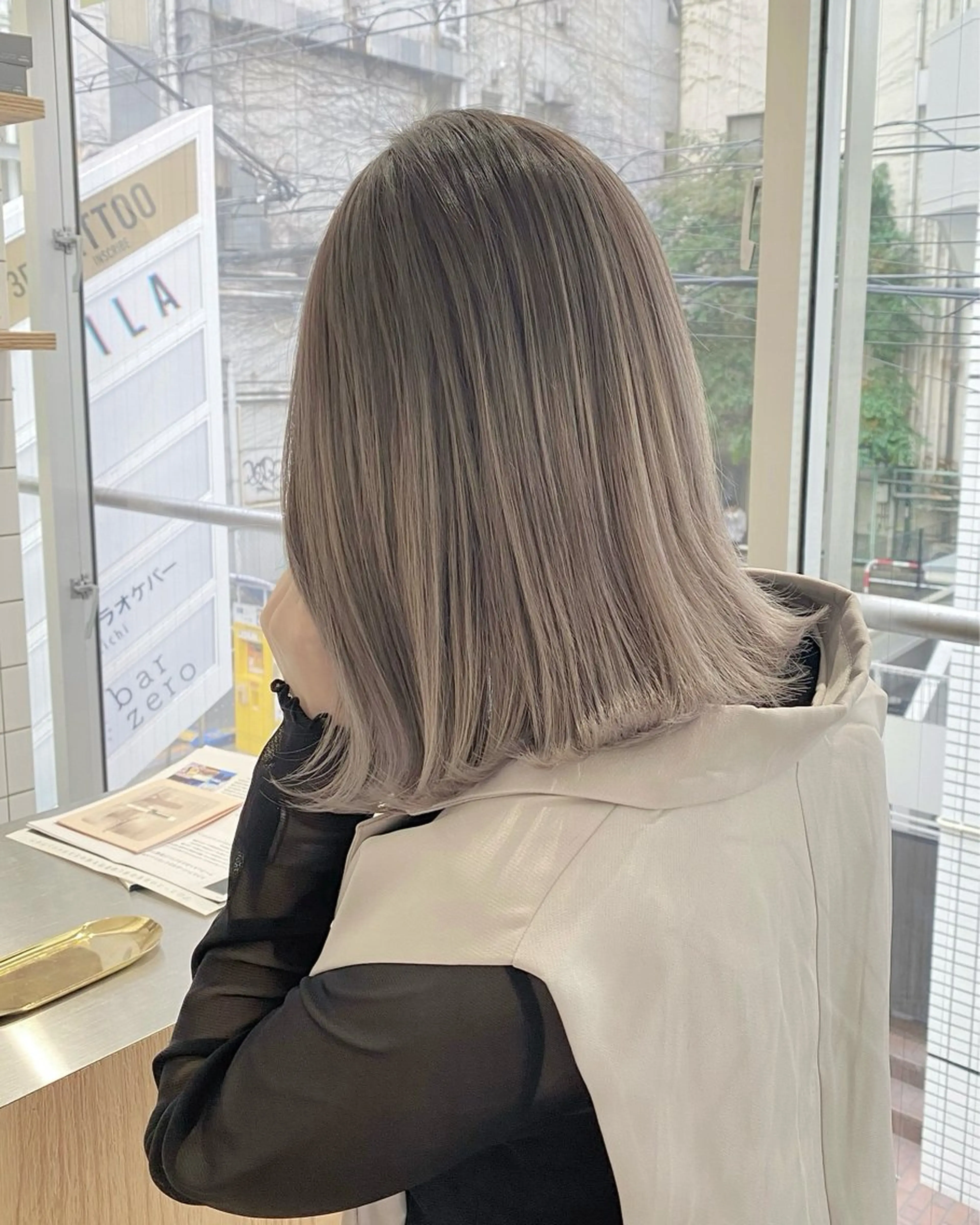 ミディアム カラー ベージュカラー デザインカラー グラデーションカラー ハイライトカラー ミルクティーベージュ ヘアカラー .. meiのヘアスタイル