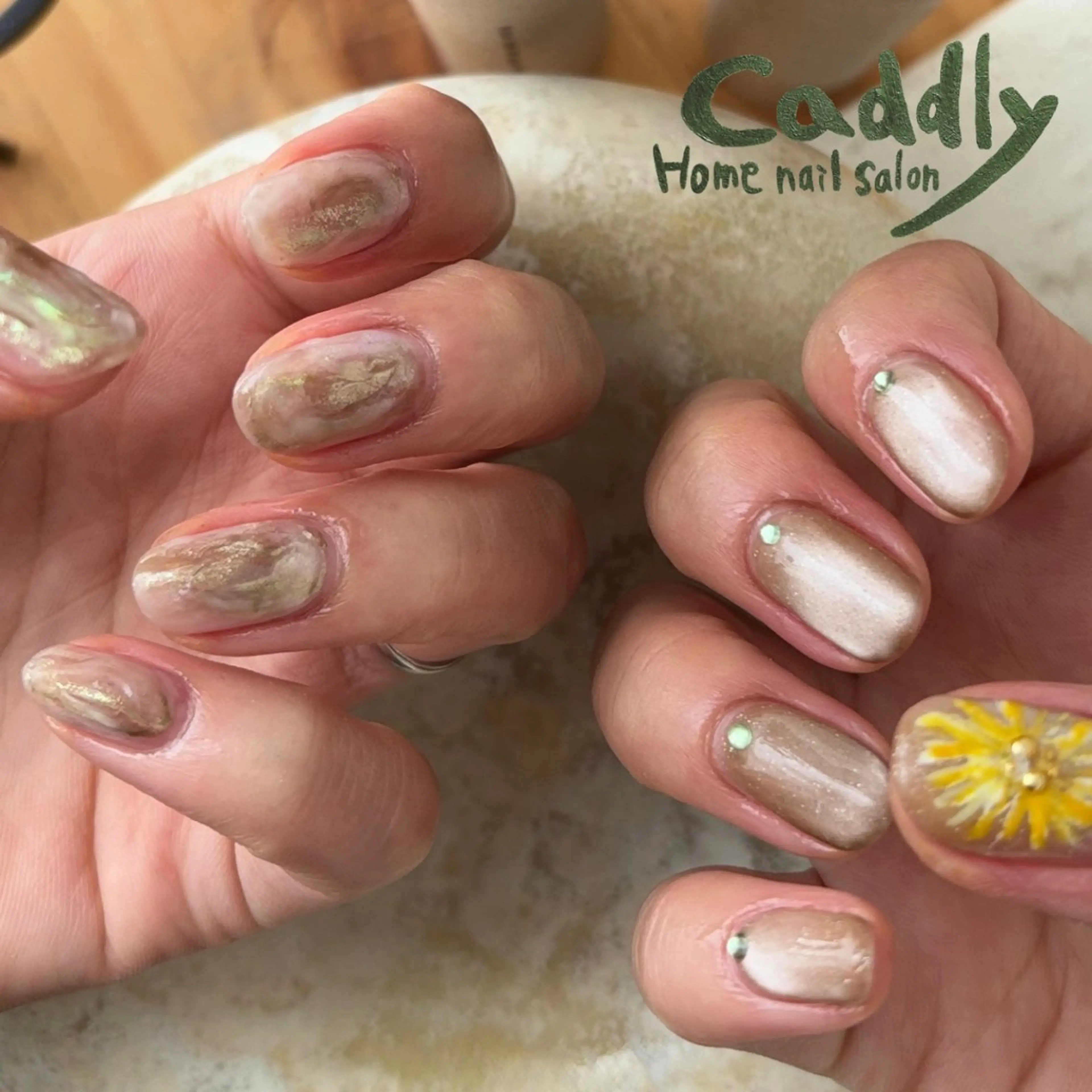 ネイル ニュアンスネイル ハンドネイル caddly naoのネイルデザイン