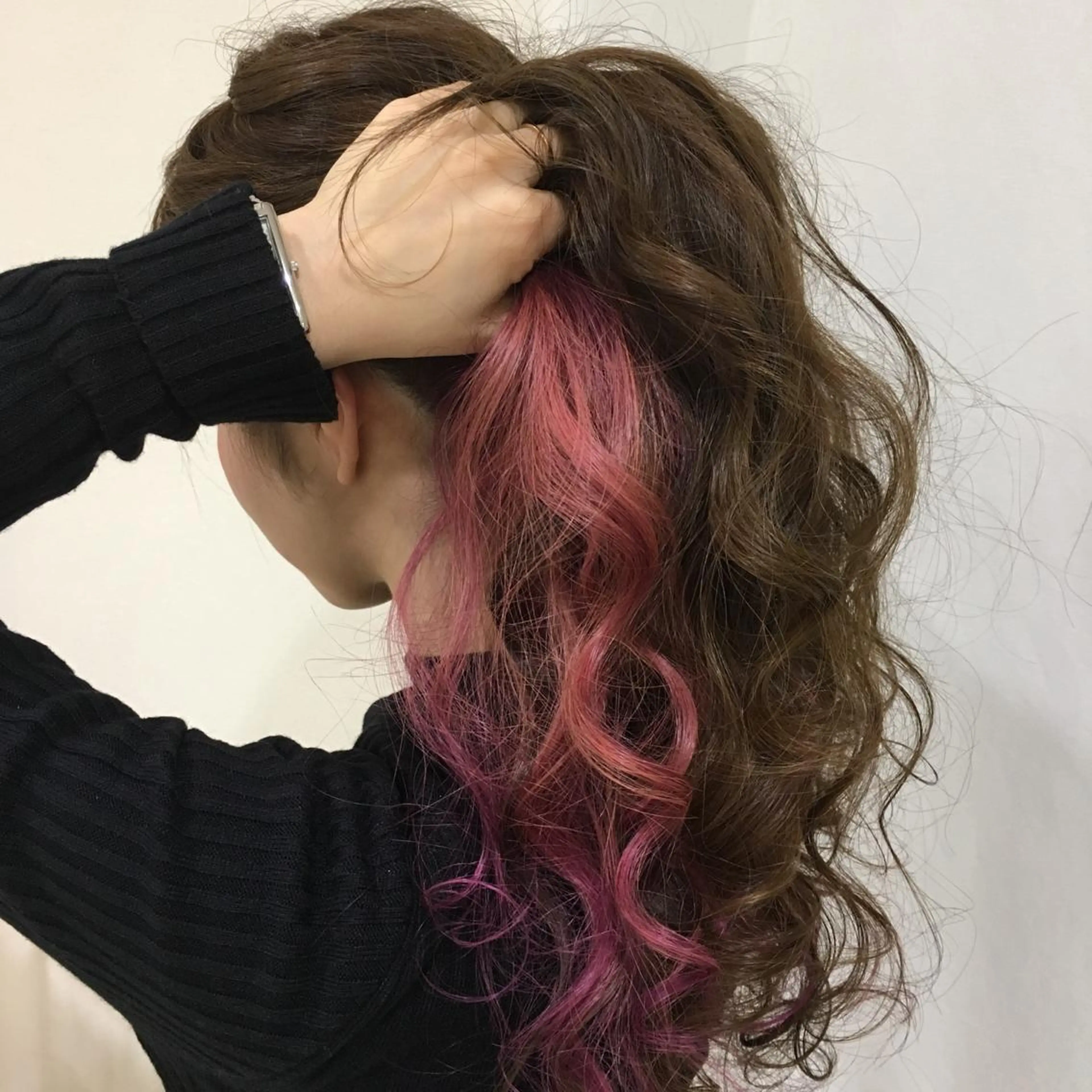 ロング カラー ヘアアレンジ ピンクカラー バイオレットカラー きむえり/髪質改善 /うねり広がり改善のヘアスタイル