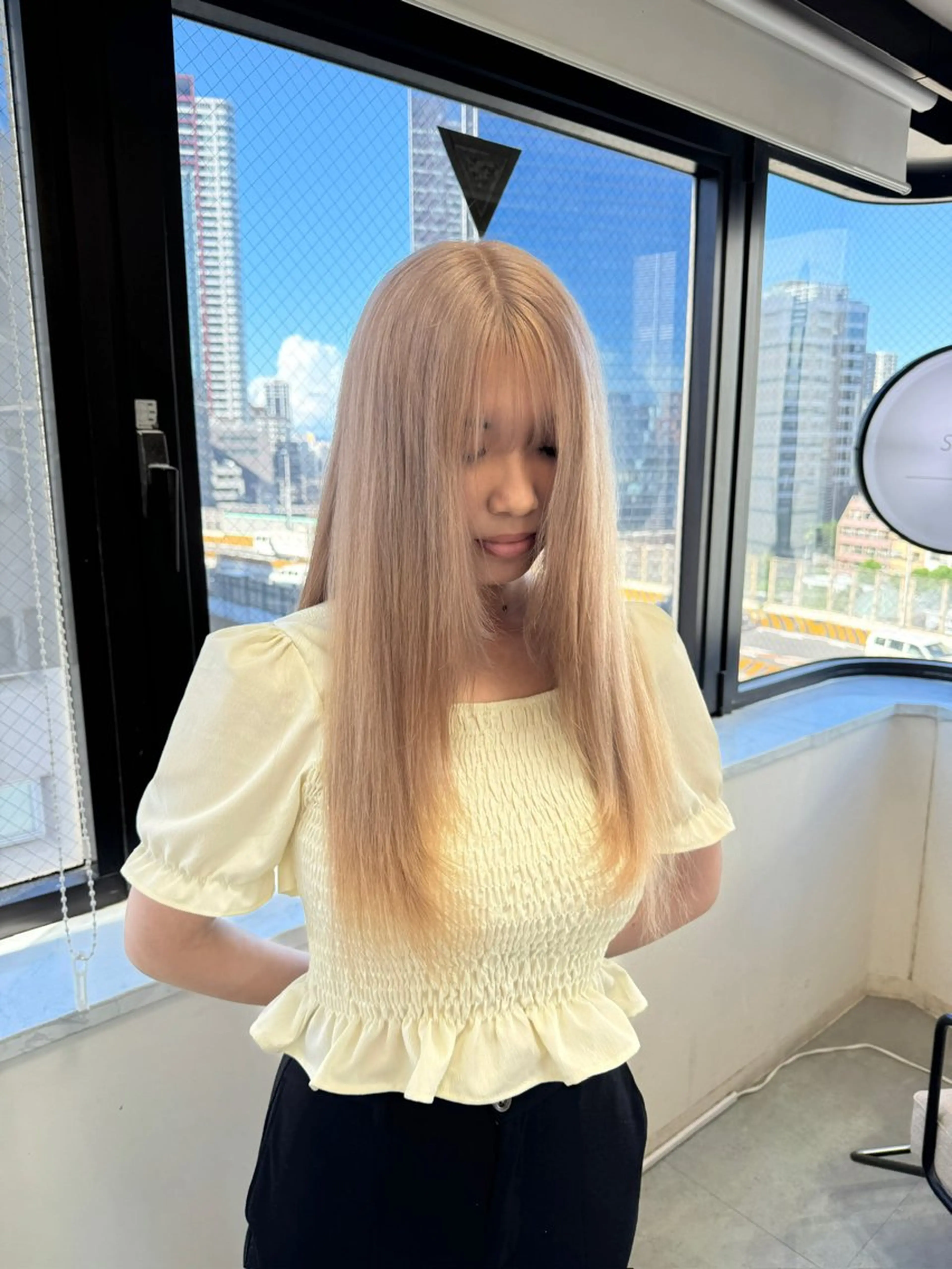 ロング カラー ベージュカラー ブリーチ ホワイトベージュ ヘアカラー トリートメント fuka/梅田/ ミルクティーベージュのヘアスタイル