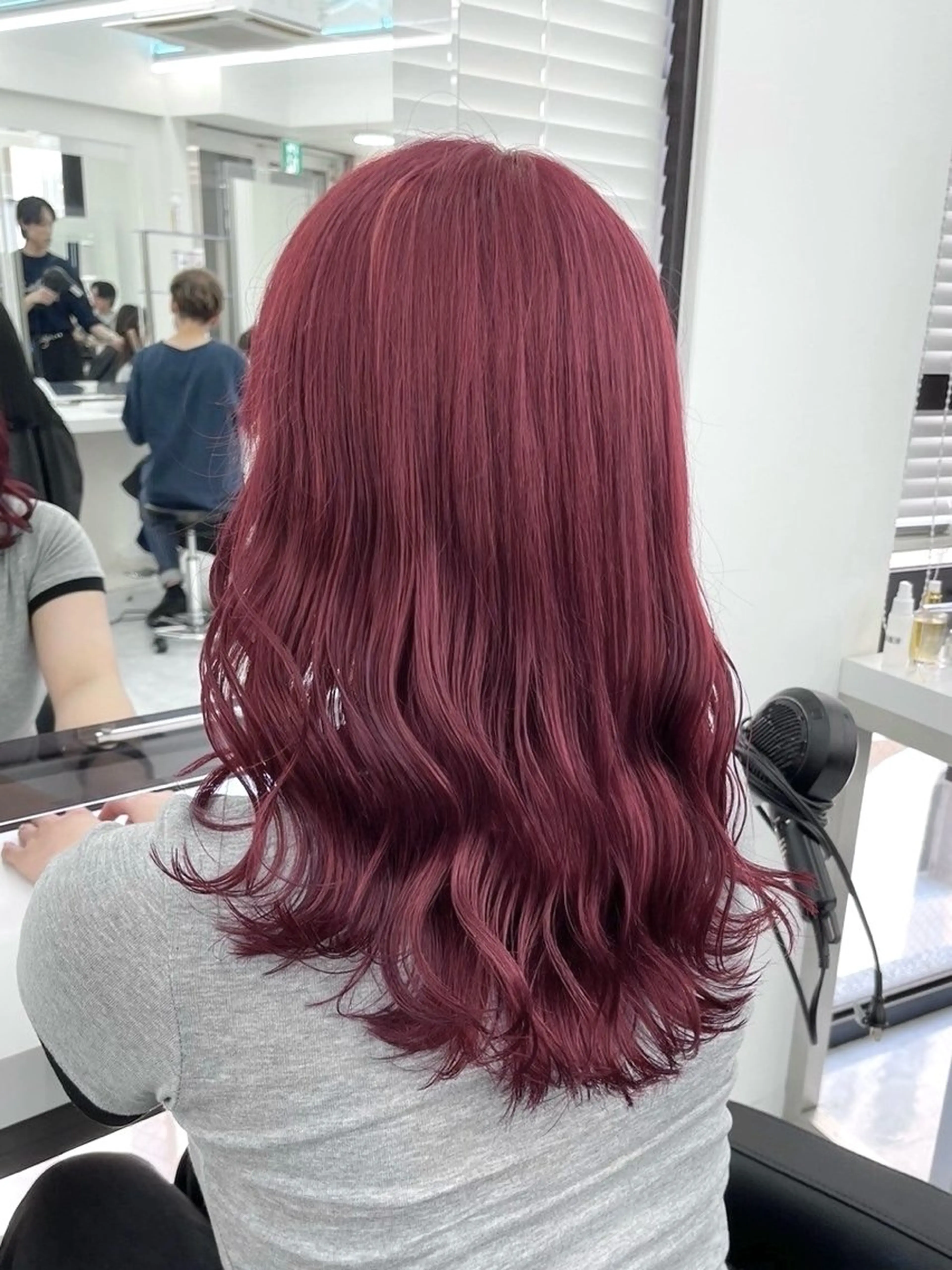 カラー 儚いピンク🩷 ／メンズパーマのヘアスタイル