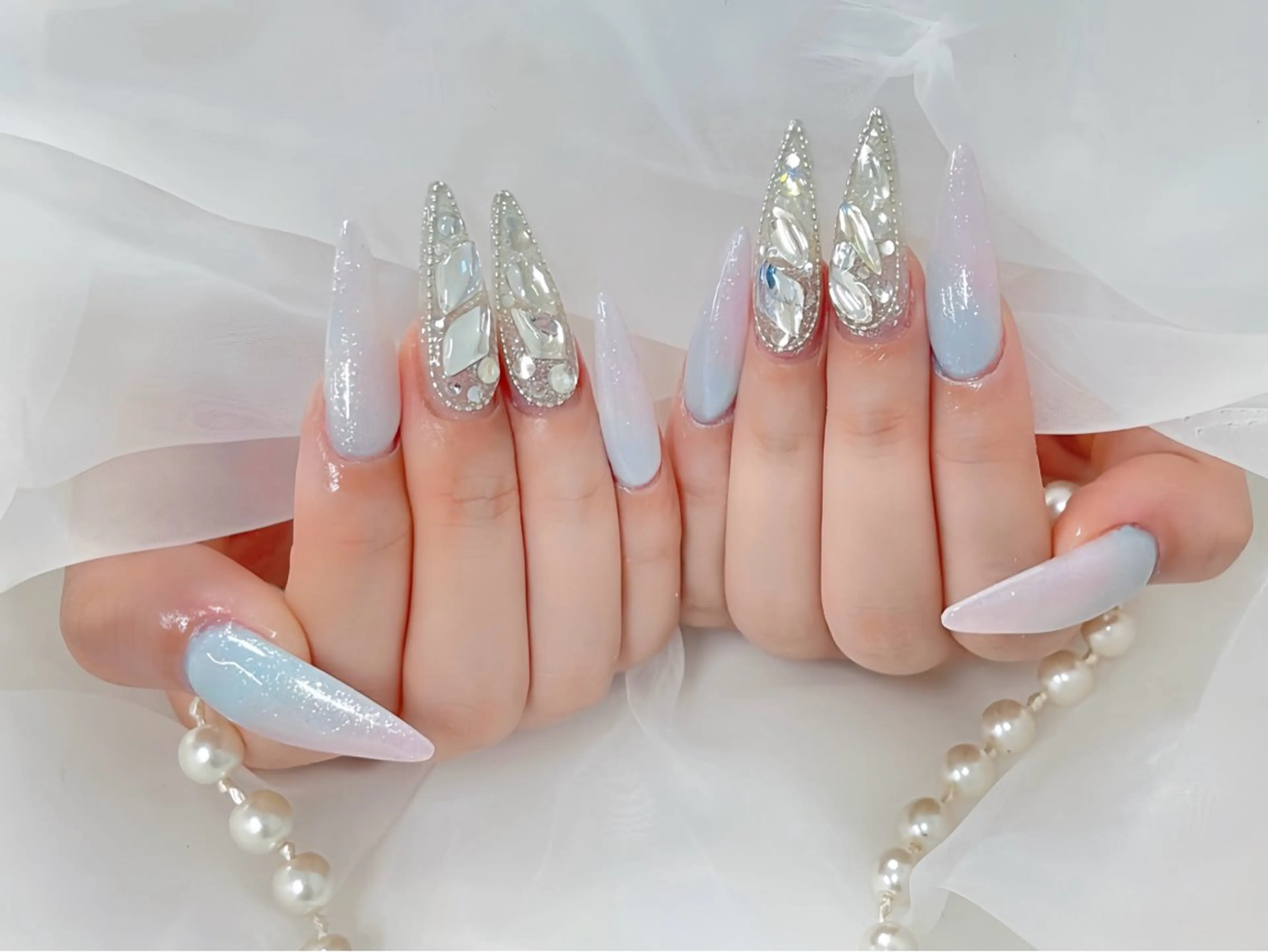 ネイル オーロラネイル チークネイル 桜ネイル クリアネイル ドット ハンドネイル Rin Nail 新大久保店のネイルデザイン