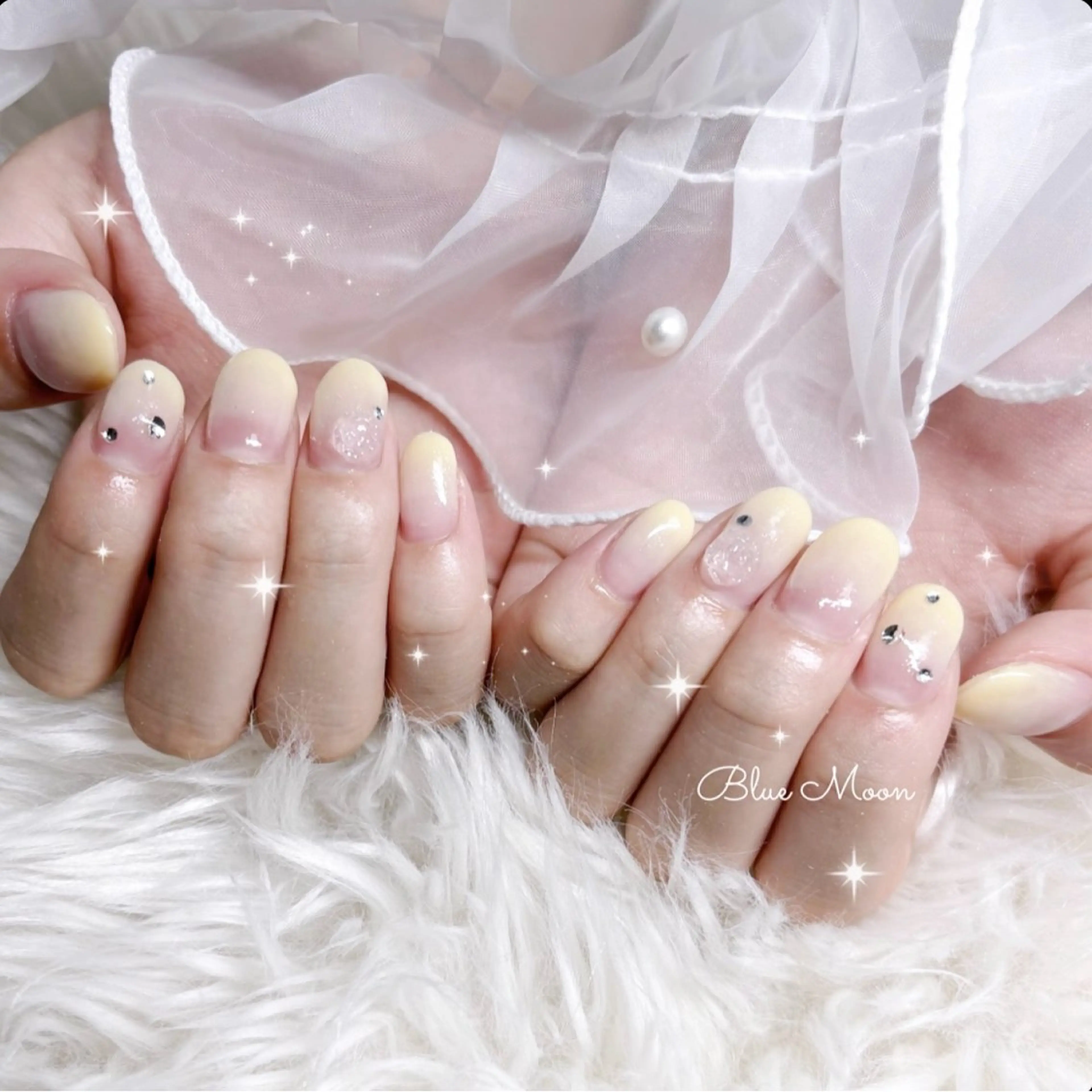 ネイル ストーンネイル ハンドネイル ハンドケア nail salon Blue Moonのネイルデザイン