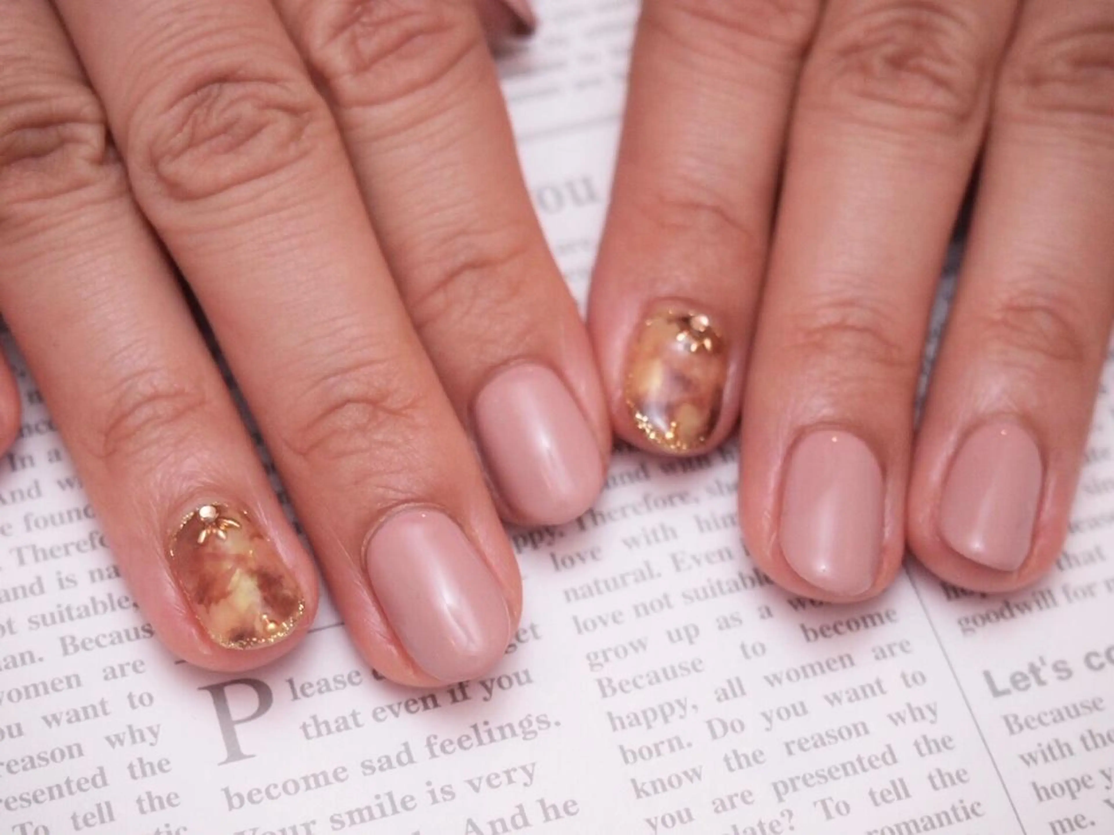 ネイル オーロラネイル べっ甲ネイル NAIL'S MODAのネイルデザイン