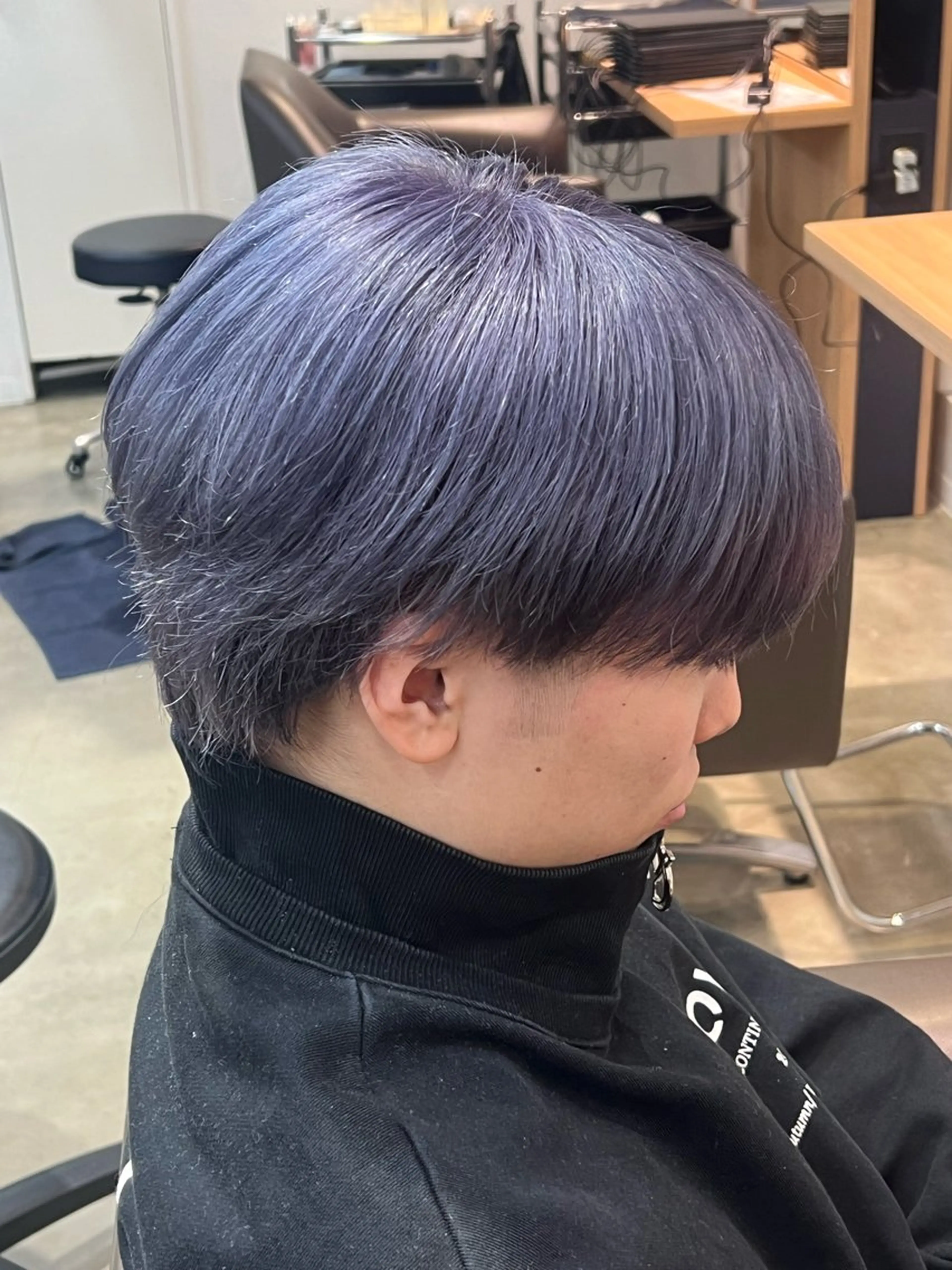 カラー シルバー 山中 欧輔のヘアスタイル