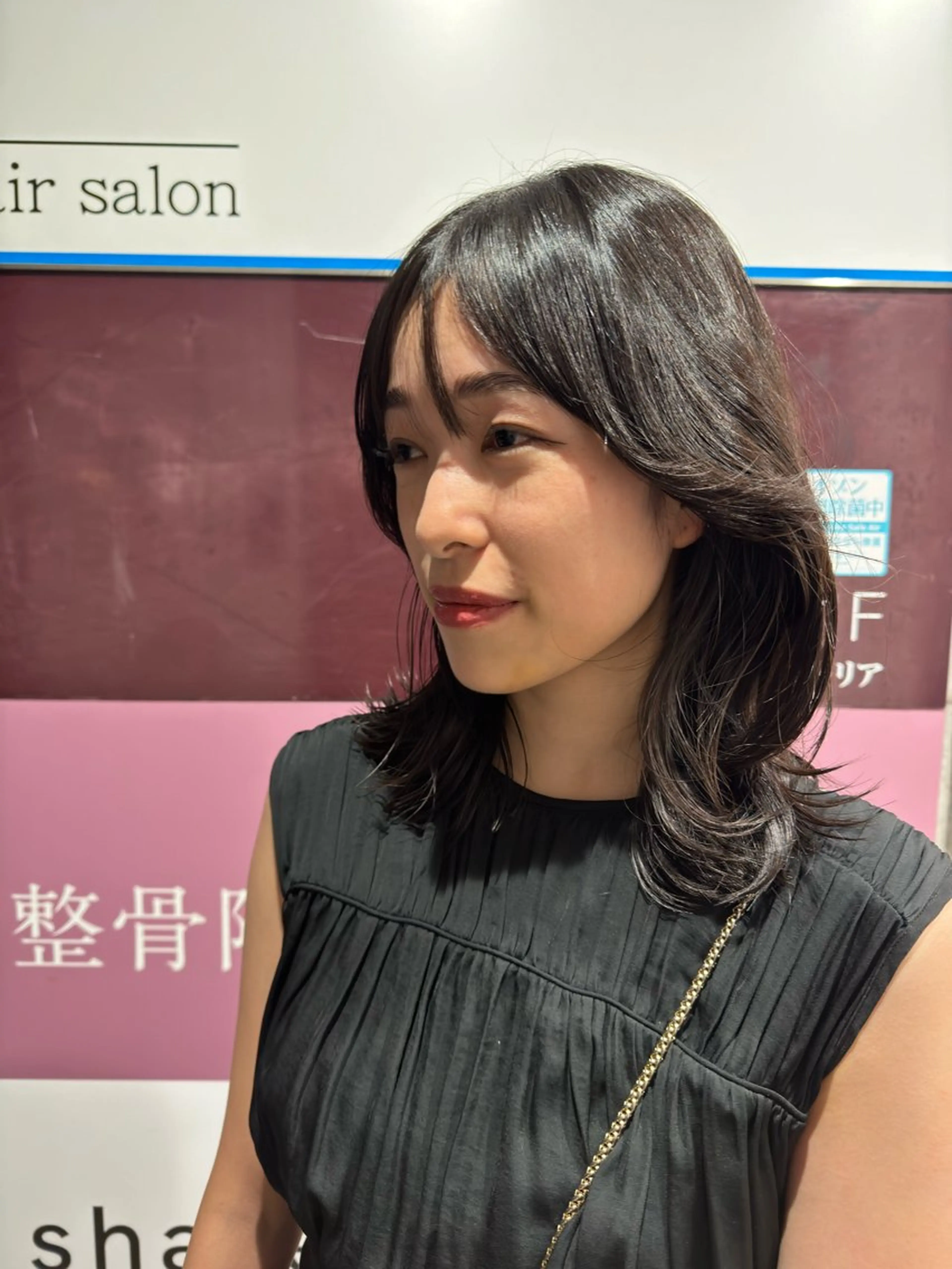 ミディアム 【顔まわりレイヤー透 明感カラー今崎太河】のヘアスタイル