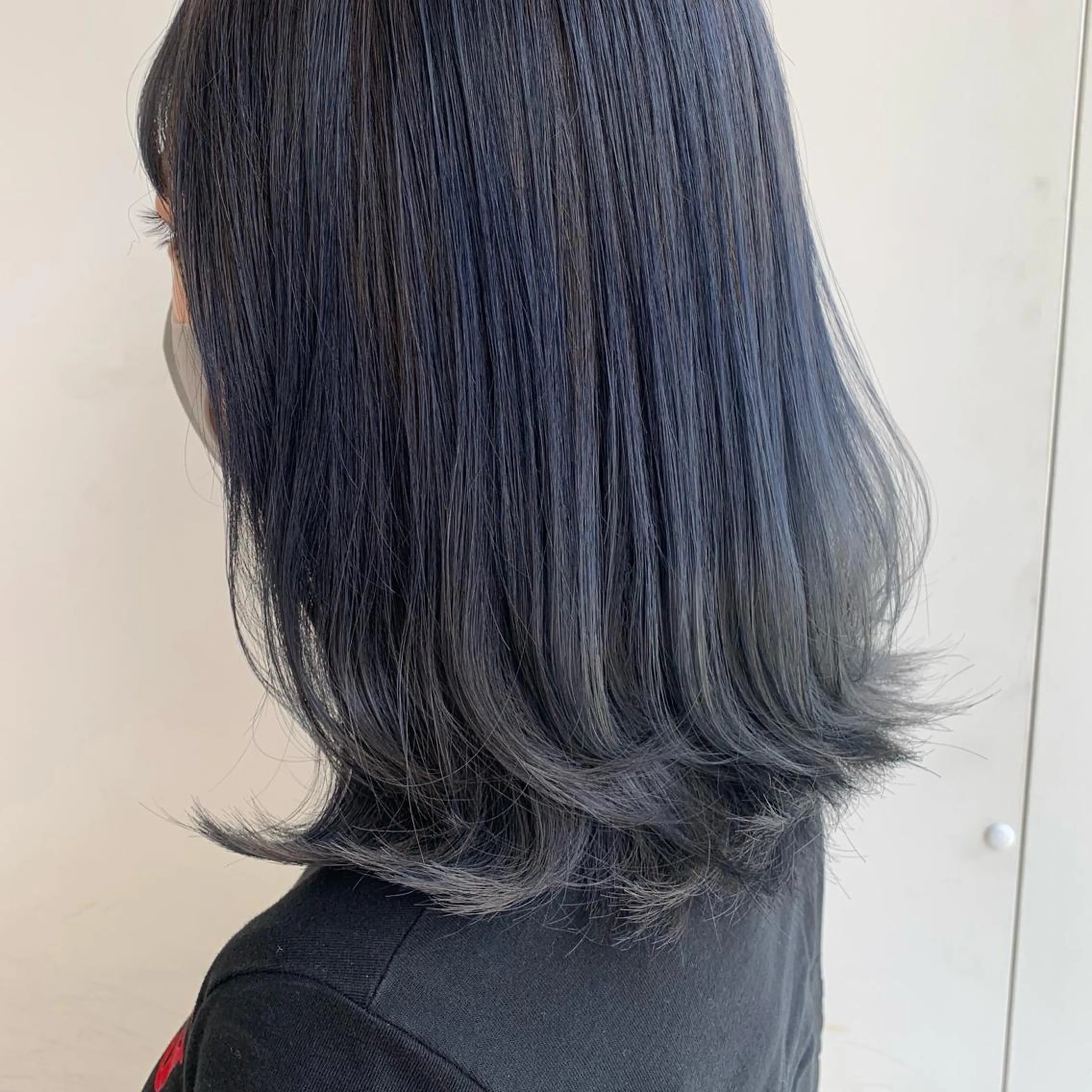 カラー ブリーチ 山口 莉奈のヘアスタイル