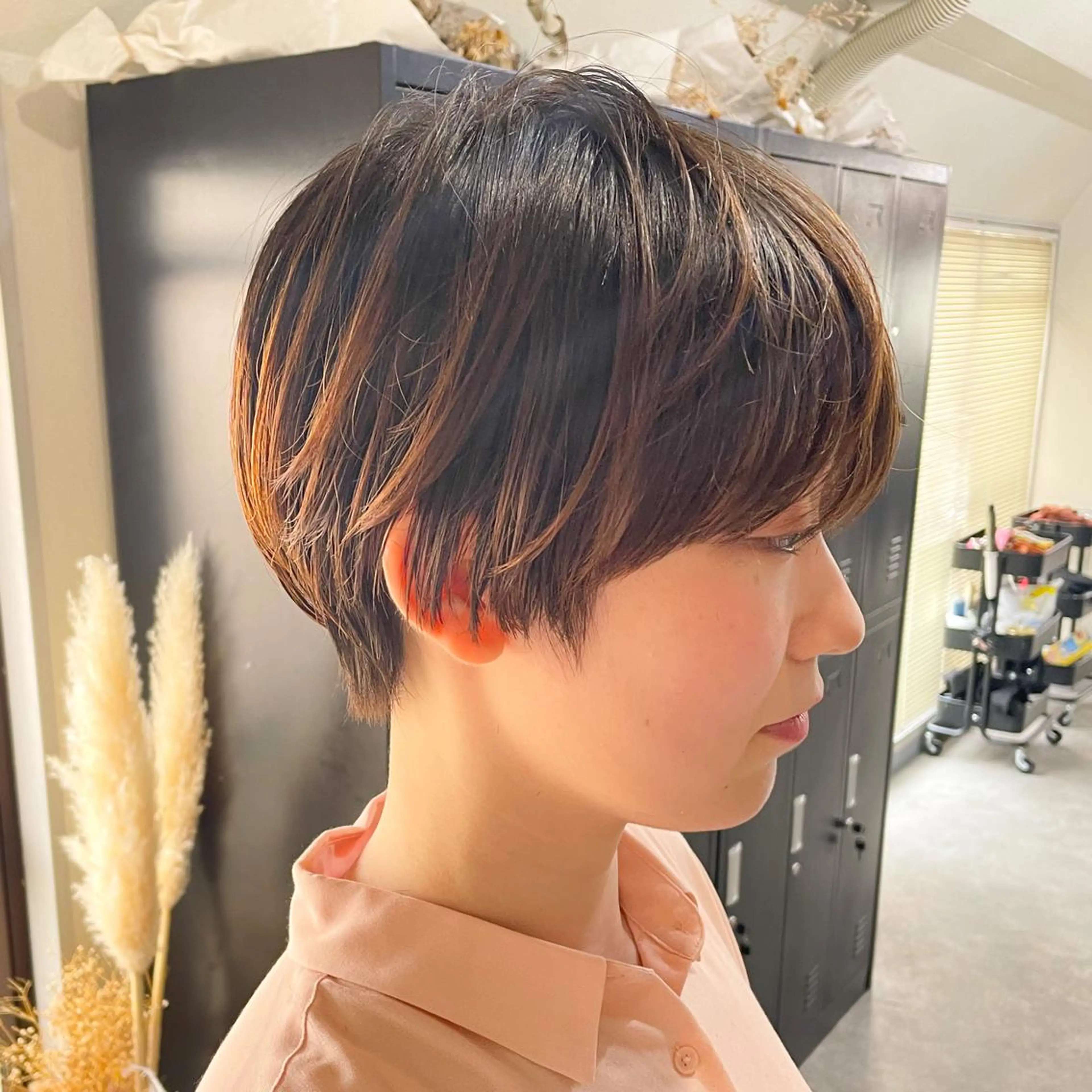 ショート カラー パーマ ヘアアレンジ メンズ キッズ ネイル マツエク・マツパ 切りっぱなしボブ メンズハイトーン マッシュウルフ マッシュ メンズウルフカット カット ヘアカラー トリートメント ヘアセット 大人スタイル 太田のヘアスタイル