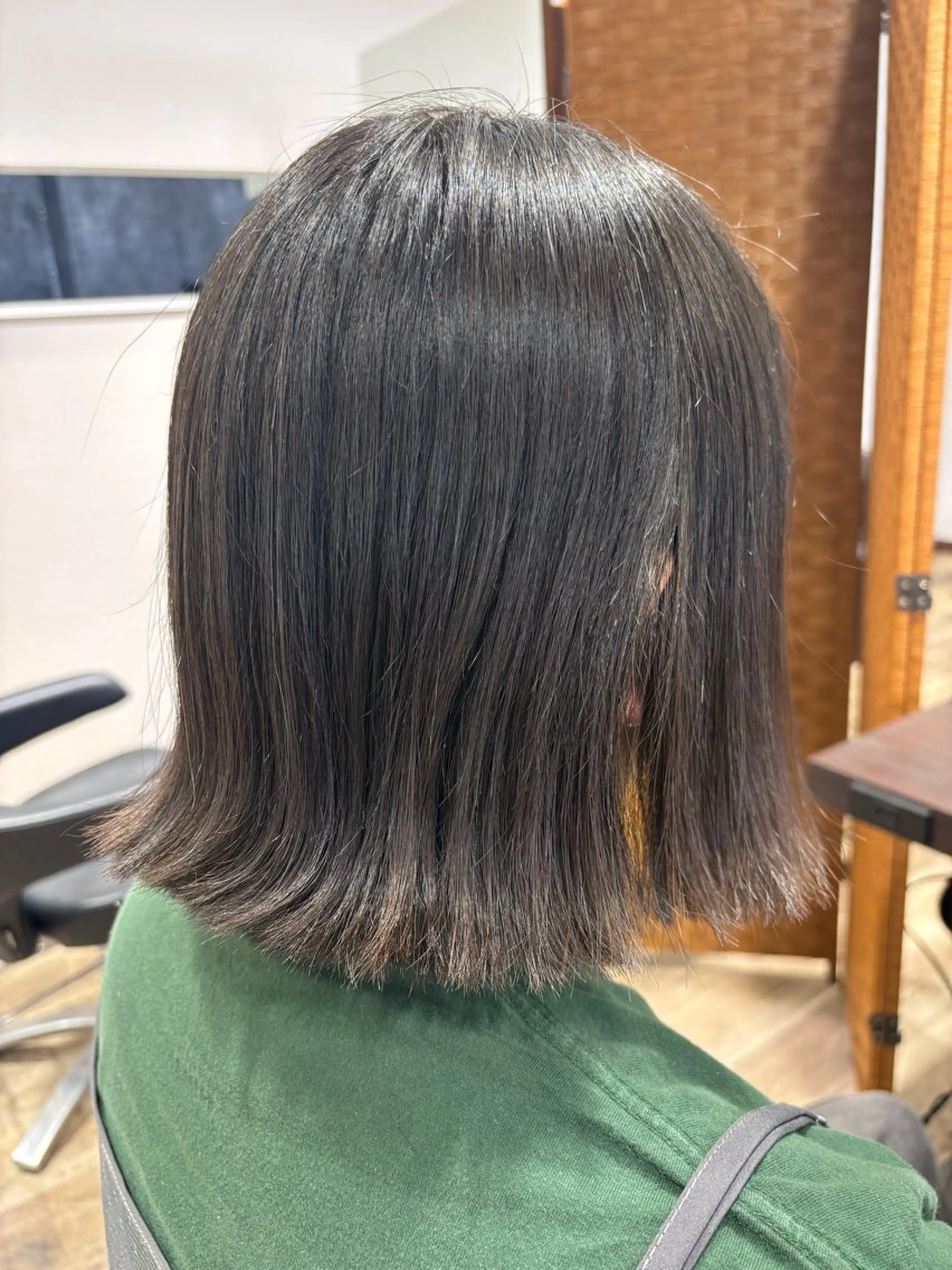 ミディアム STROKE 玲菜のヘアスタイル