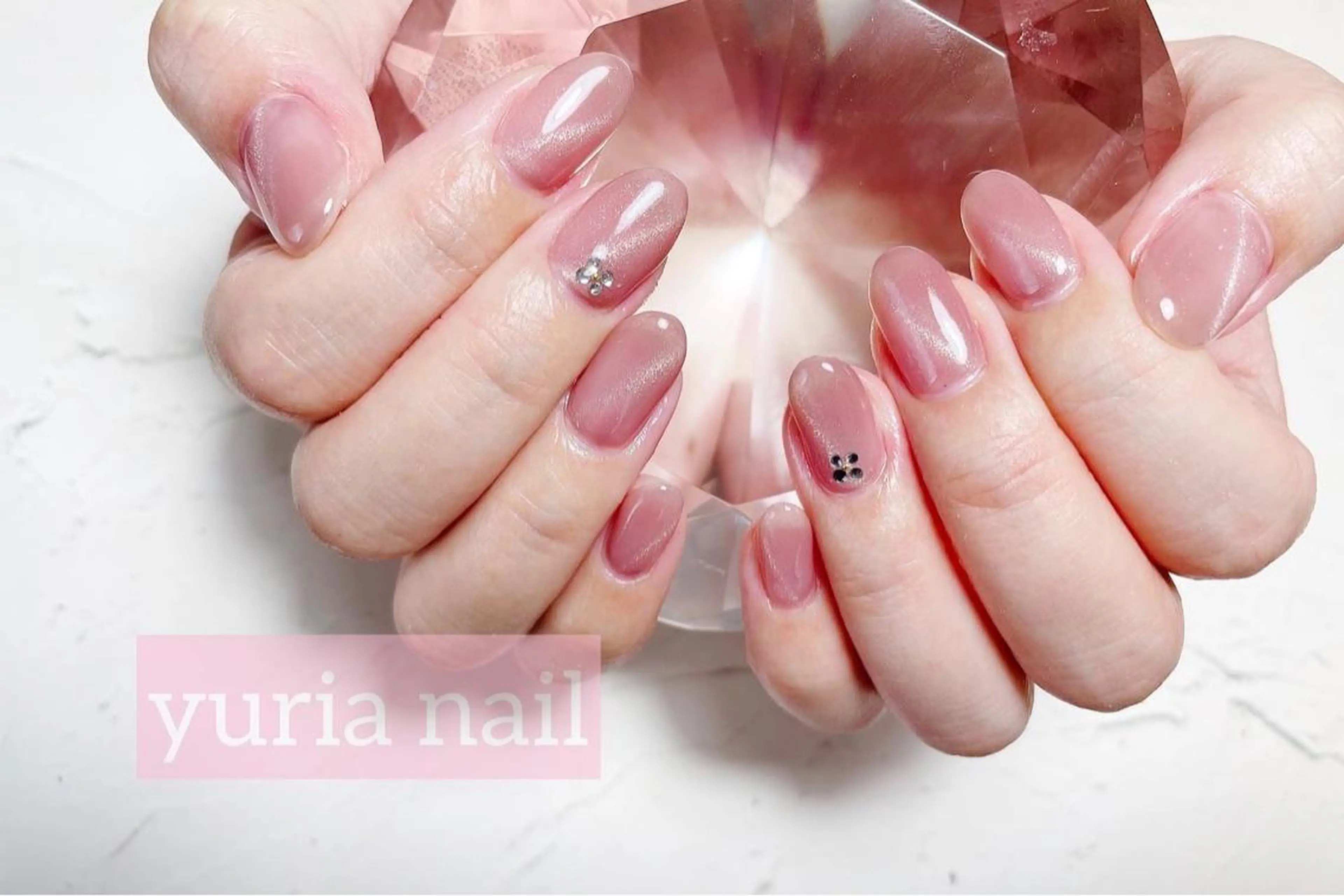 ネイル ジェルネイル マグネットネイル ワンカラーネイル ピンク ストーンネイル ハンドネイル 小林 ゆりあのネイルデザイン