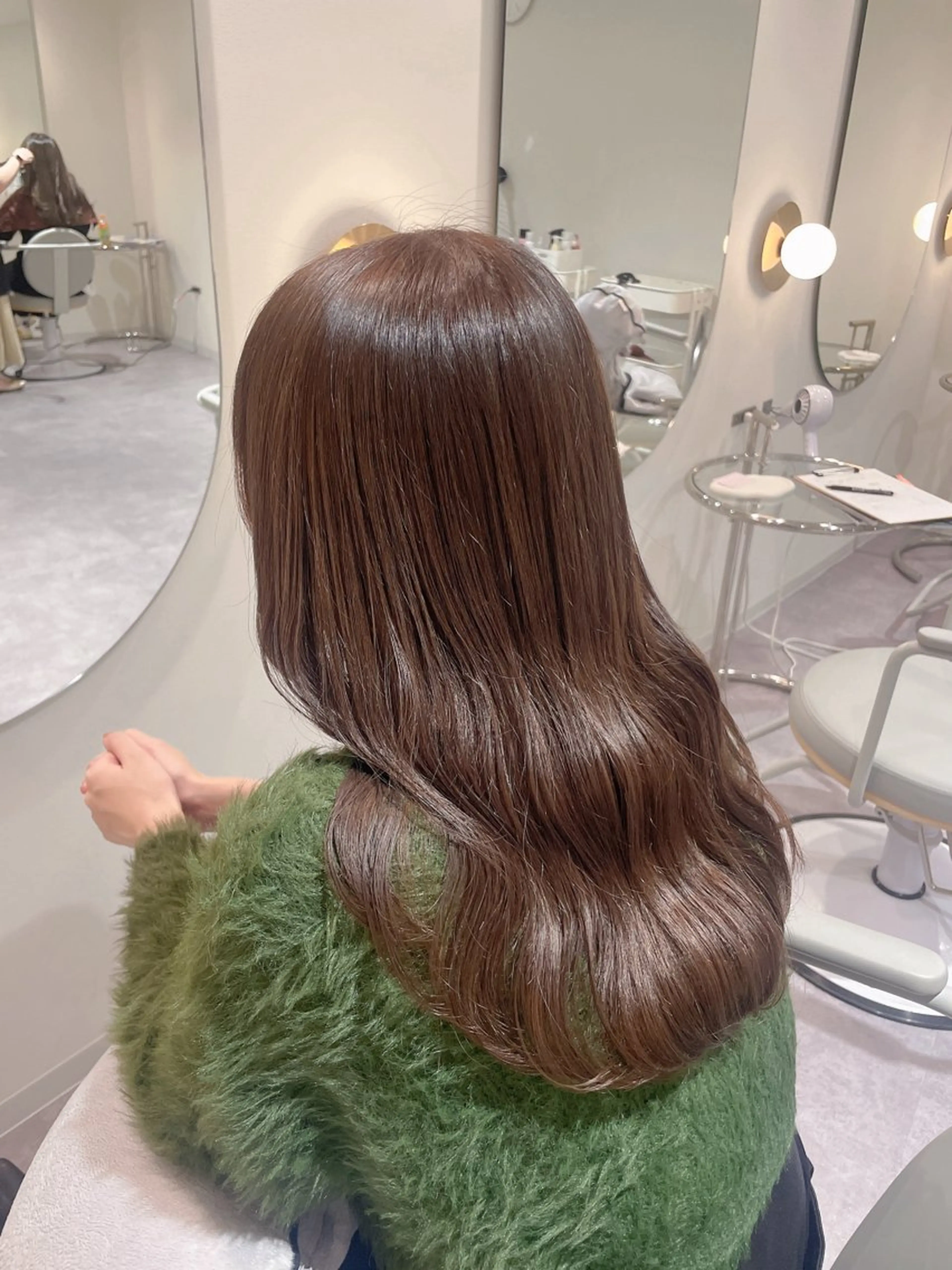 セミロング 廣岡 采音のヘアスタイル